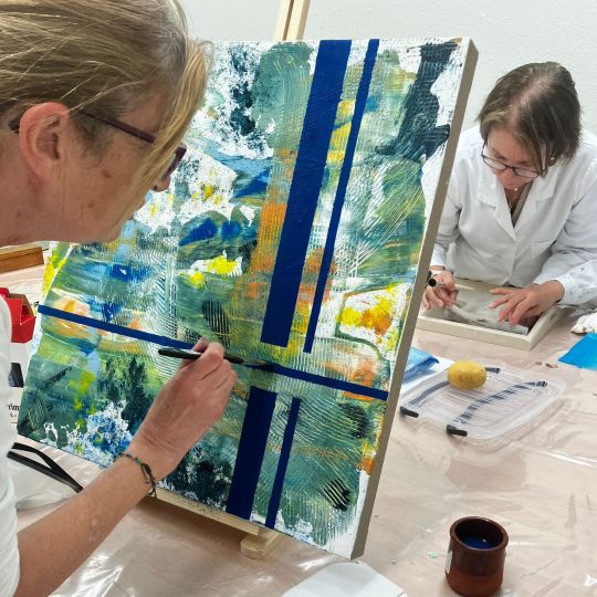 Detalle de una sesión de trabajo en el taller del Andén Creativo ubicado en El Crucero.ESTELA GONZÁLEZ ROMÁN Detalle de una sesión de trabajo en el taller del Andén Creativo ubicado en El Crucero.ESTELA GONZÁLEZ ROMÁN