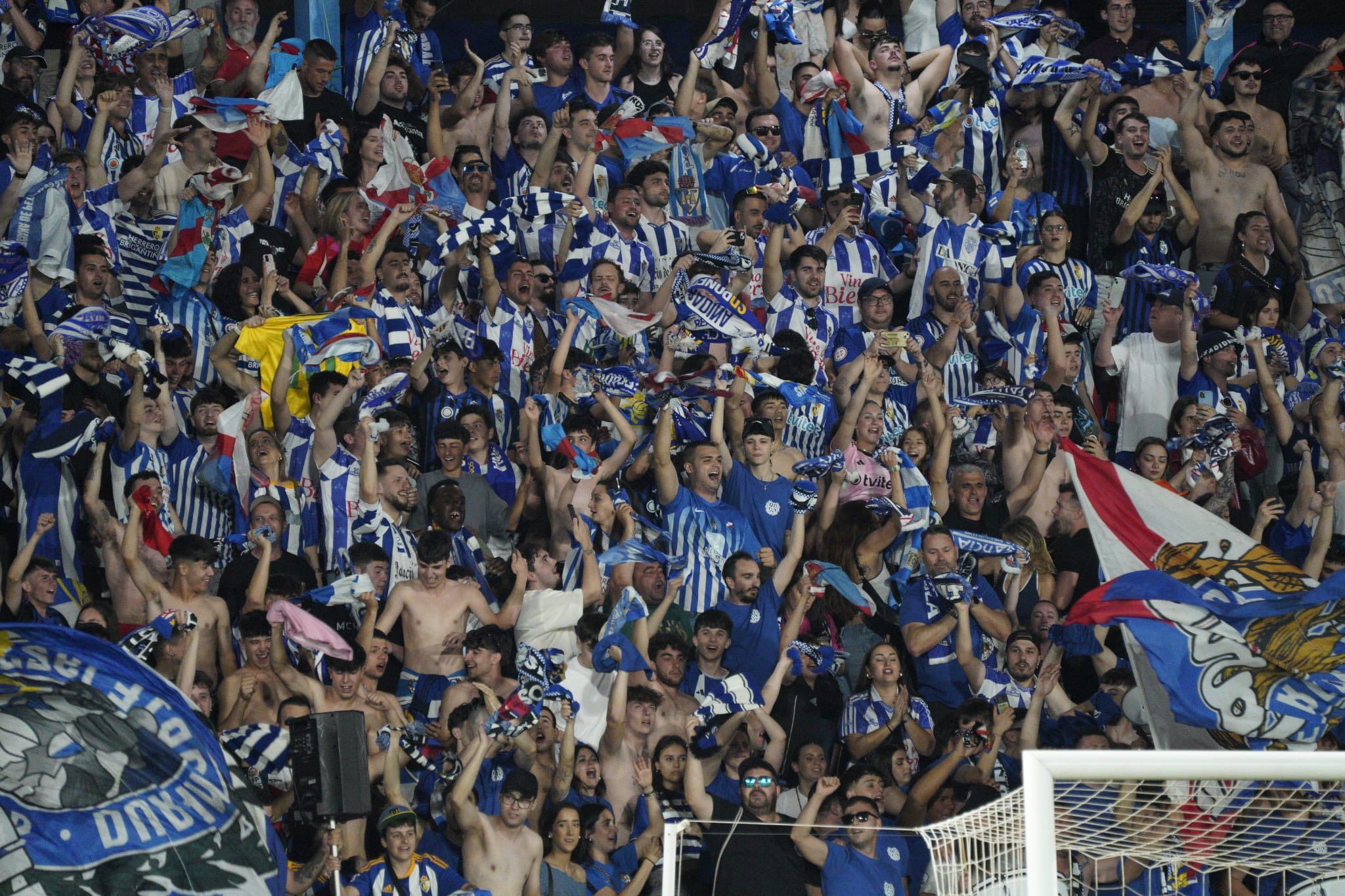 Imagen de la afición de la Ponferradina contra el Antequera. | SDP