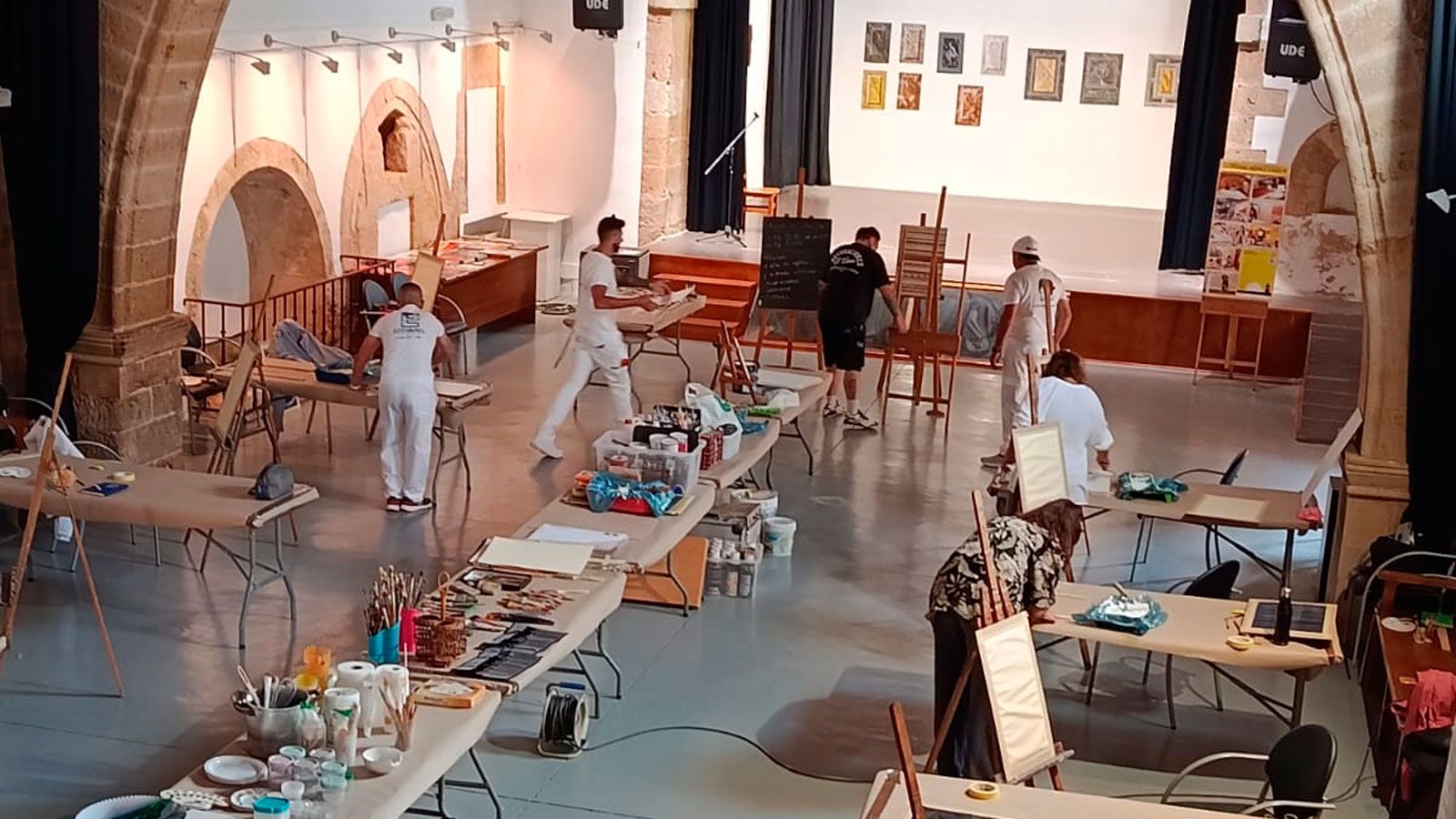 Una de las sesiones del curso de pintura decorativa de Homo Faber. | L.N.C. Una de las sesiones del curso de pintura decorativa de Homo Faber. | L.N.C.