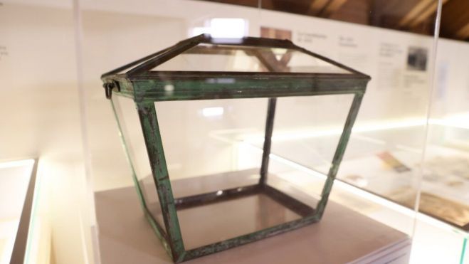 Una de las urnas donde votaron por primera vez las mujeres españolas en 1933. BOTINES Una de las urnas donde votaron por primera vez las mujeres españolas en 1933. BOTINES