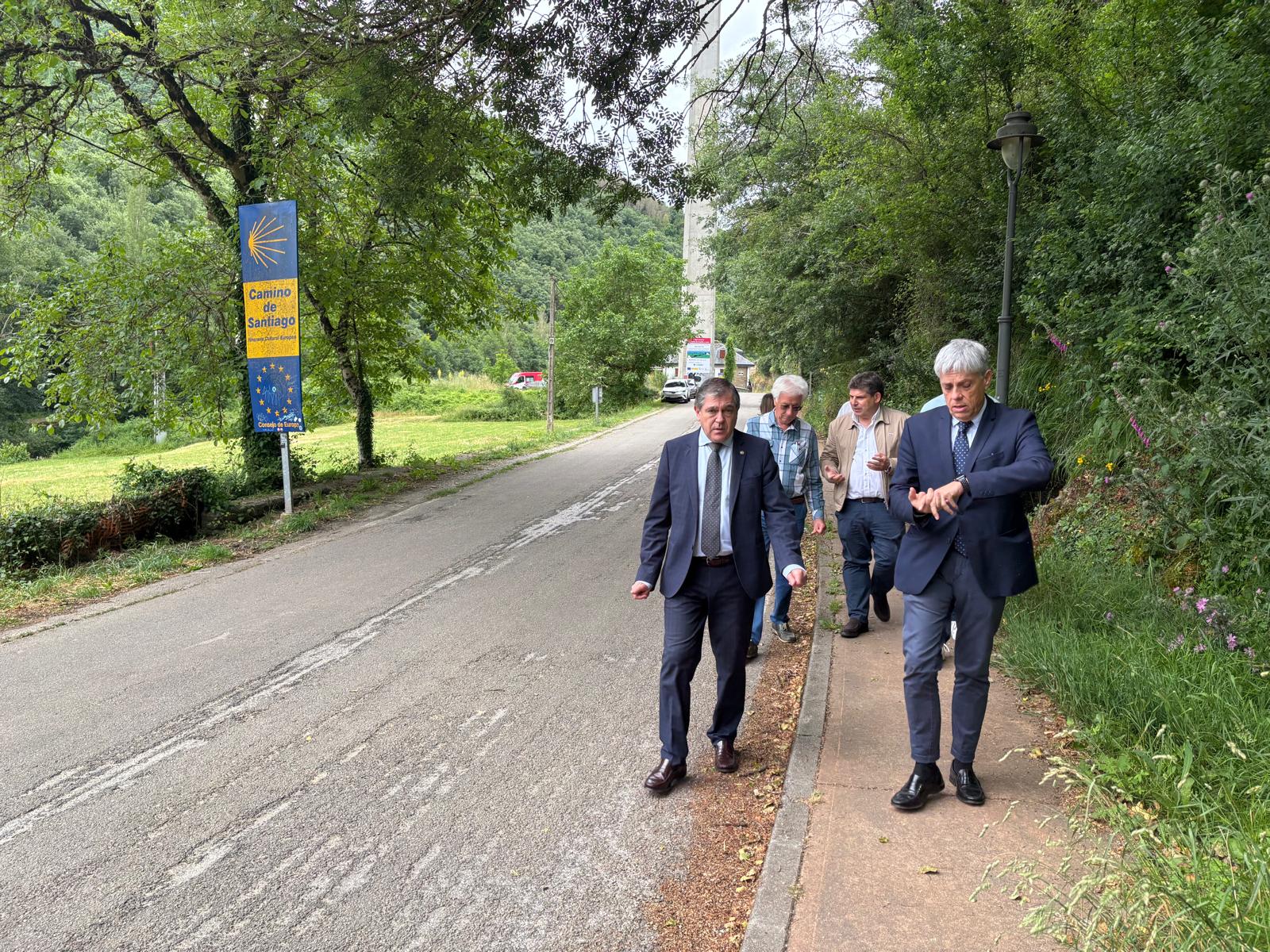 Visita del director de Carreteras a la actuación en Vega de Valcarce. 
