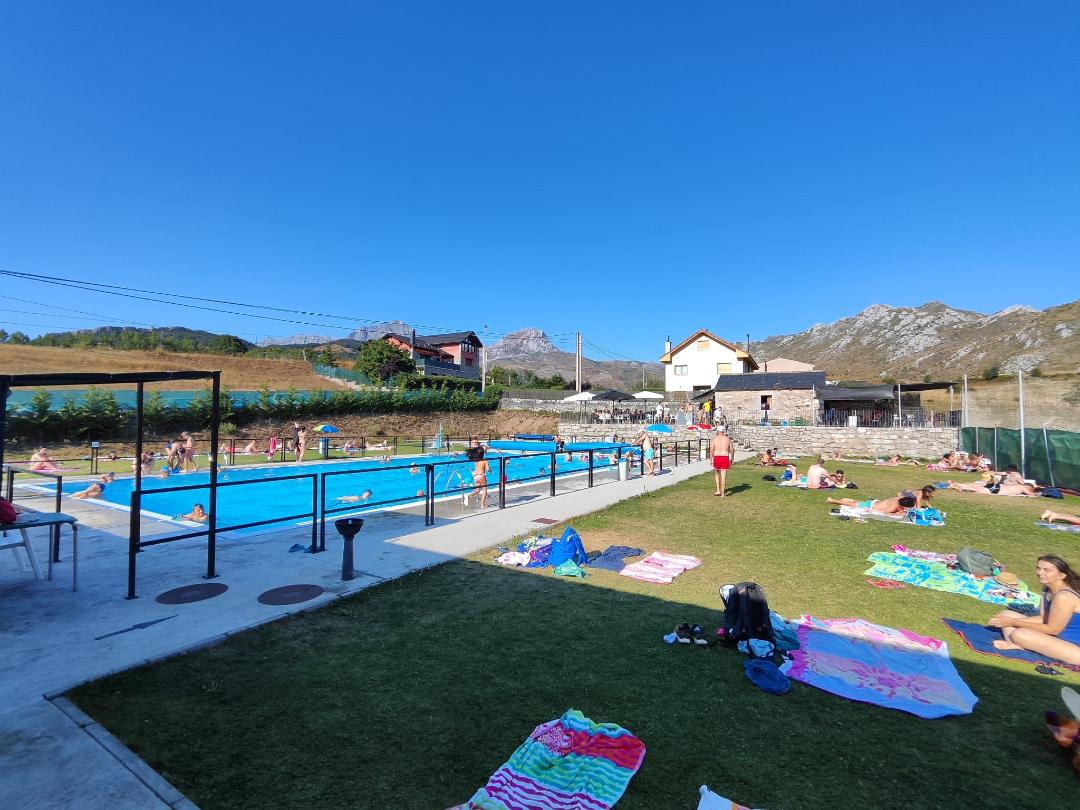 Las piscinas de San Emiliano, un remanso de paz rodeados de valles y montañas. 