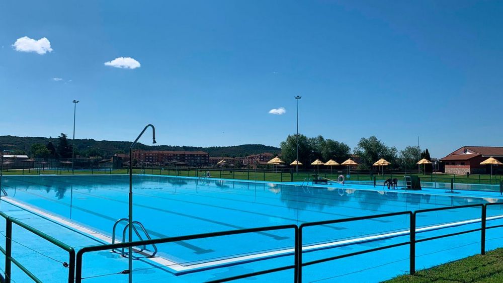 Las piscinas de Villaobispo estrenan nuevas bombas de recirculación, lo que mejorará la calidad del agua. | L.N.C.