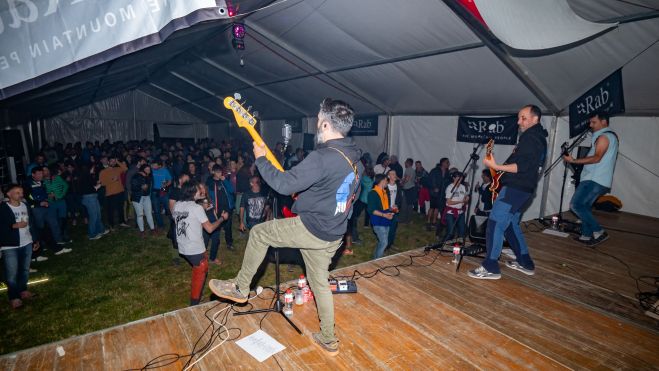 15 Actuación del grupo Aullidos Rock Band