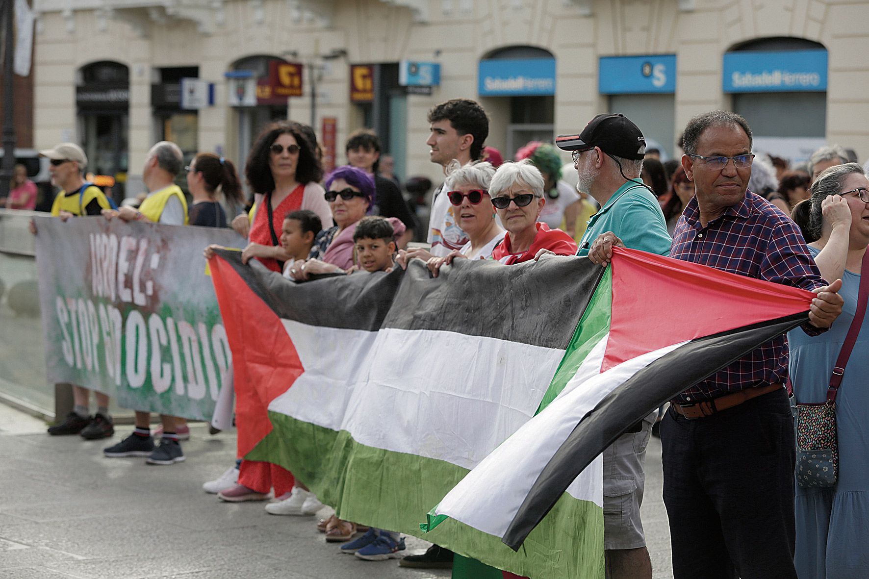 Concentración en León en apoyo al pueblo palestino. | FERNANDO OTERO