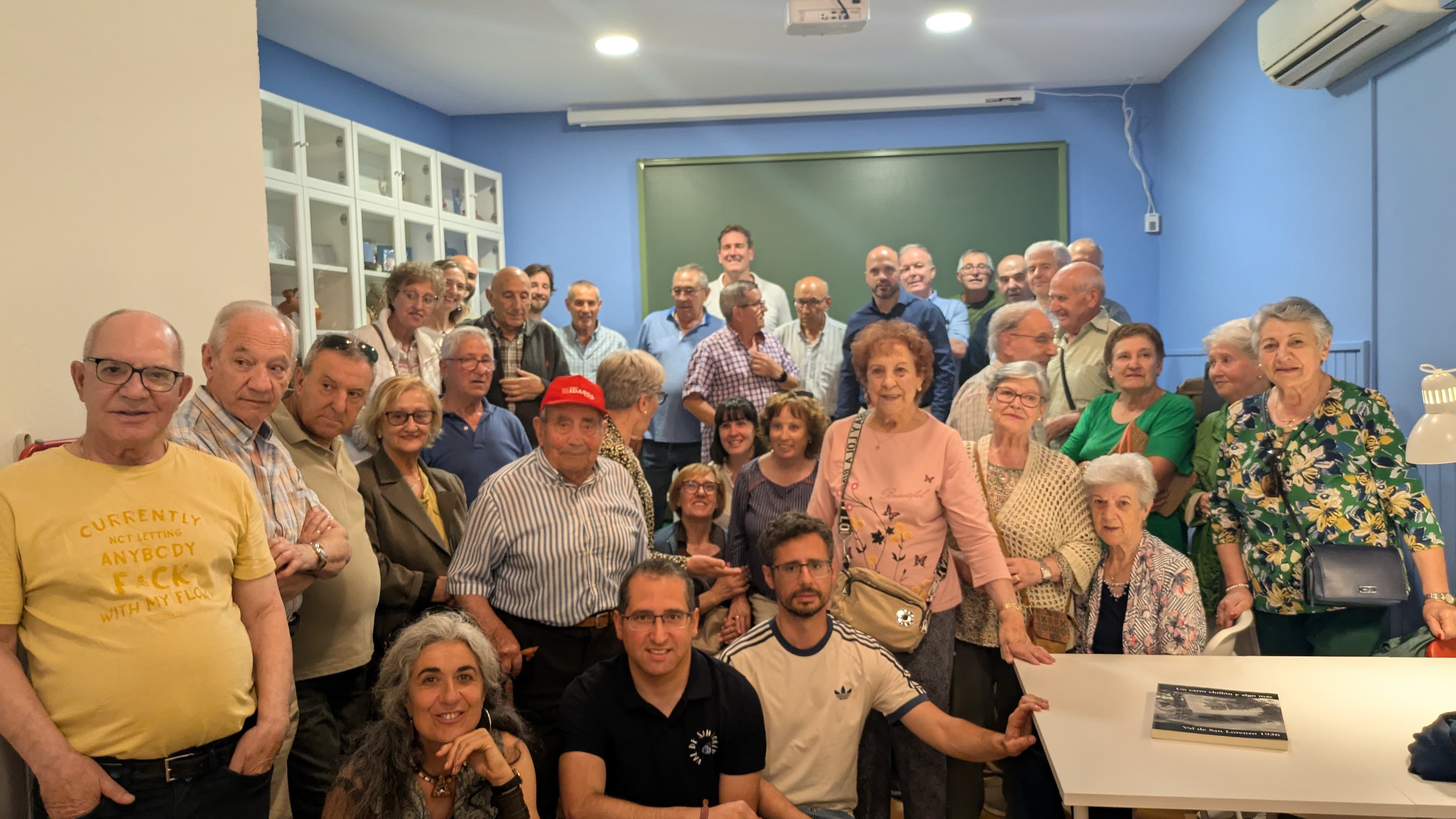 El vecindario de Val de San Lorenzo en el Epicentro Cultural Maragato. L.N.C.