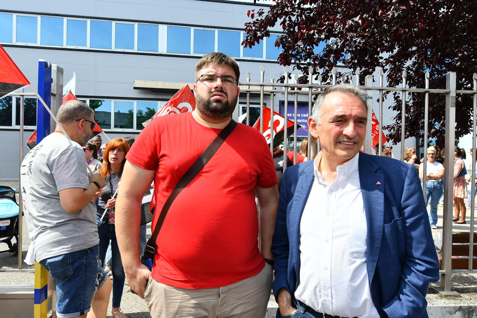 Santiago en la movilización de Teleperformance esta mañana en Ponferrada.