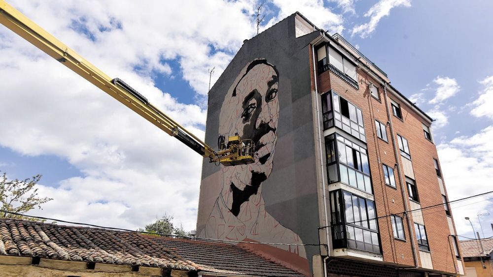 Uno de los varios centenares de murales presentes en La Bañeza. | SAÚL ARÉN