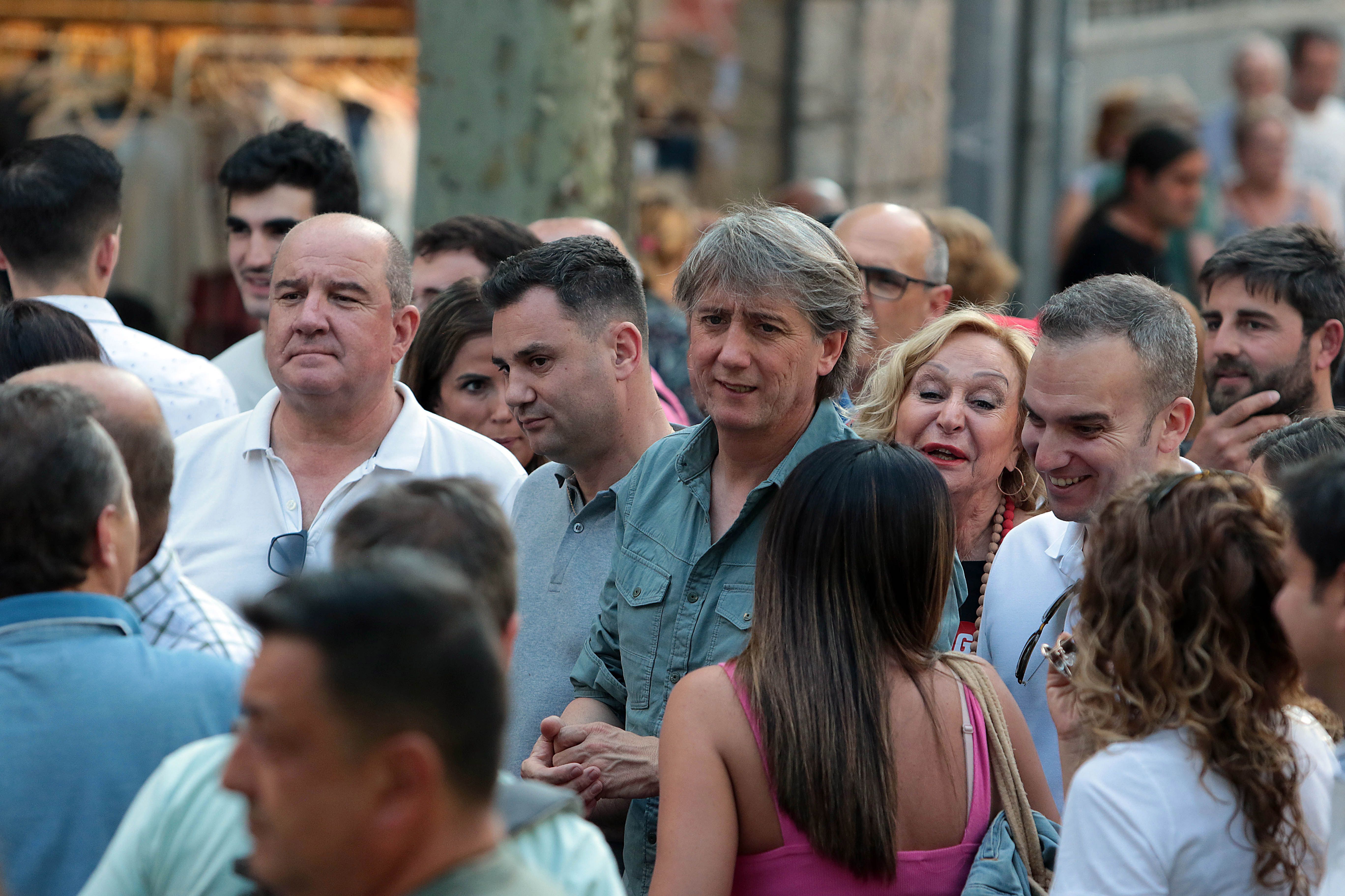 Javier Cendón, junto al líder del PSOE en Castilla y León este viernes en la manifestación en defensa de la Azucarera de La Bañeza. | ICAL
