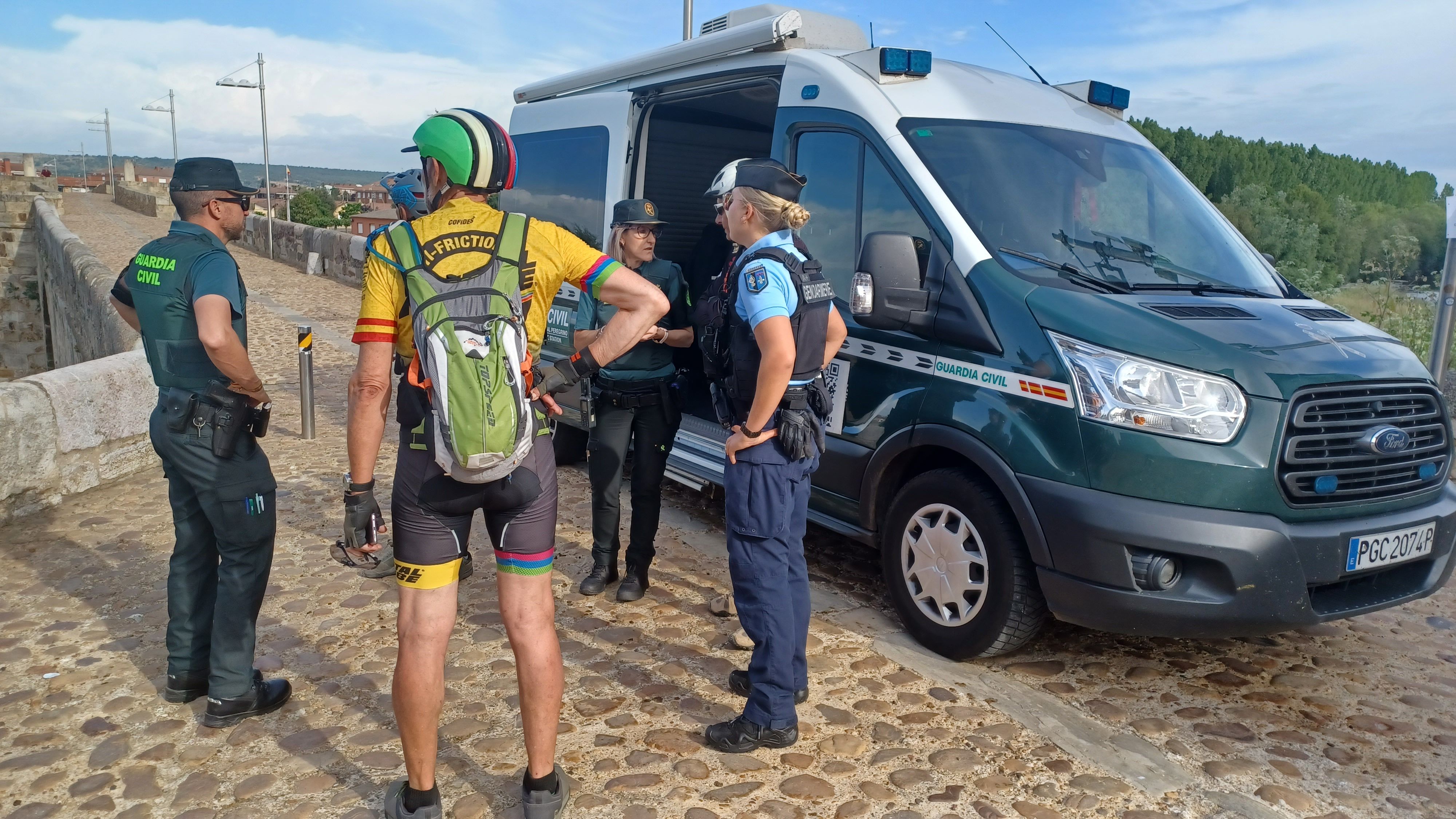 Oficina móvil de atención al peregrino. | L.N.C. Oficina móvil de atención al peregrino. | L.N.C.