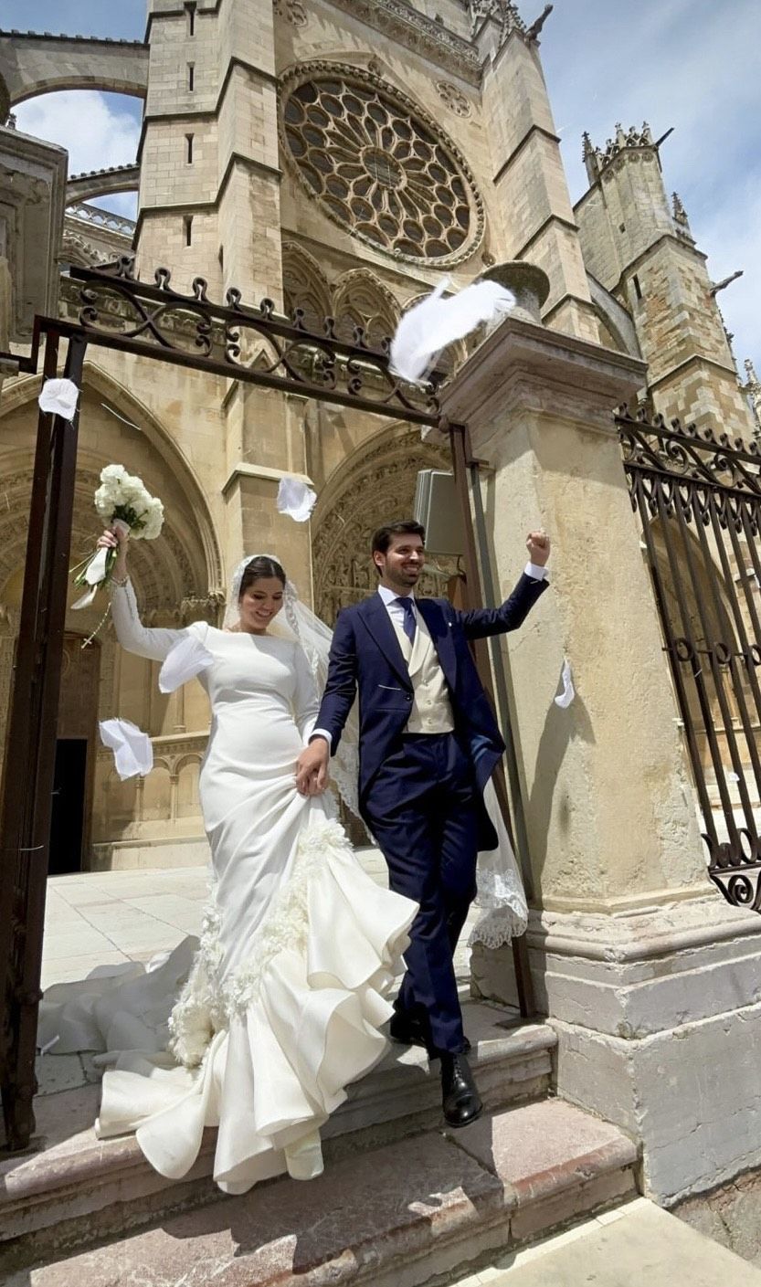 La boda de Vanessa Pacho y Alejandro Velázquez dejó imágenes inolvidables de una jornada en la que estuvieron arropados por amigos y familiares. | L.N.C.