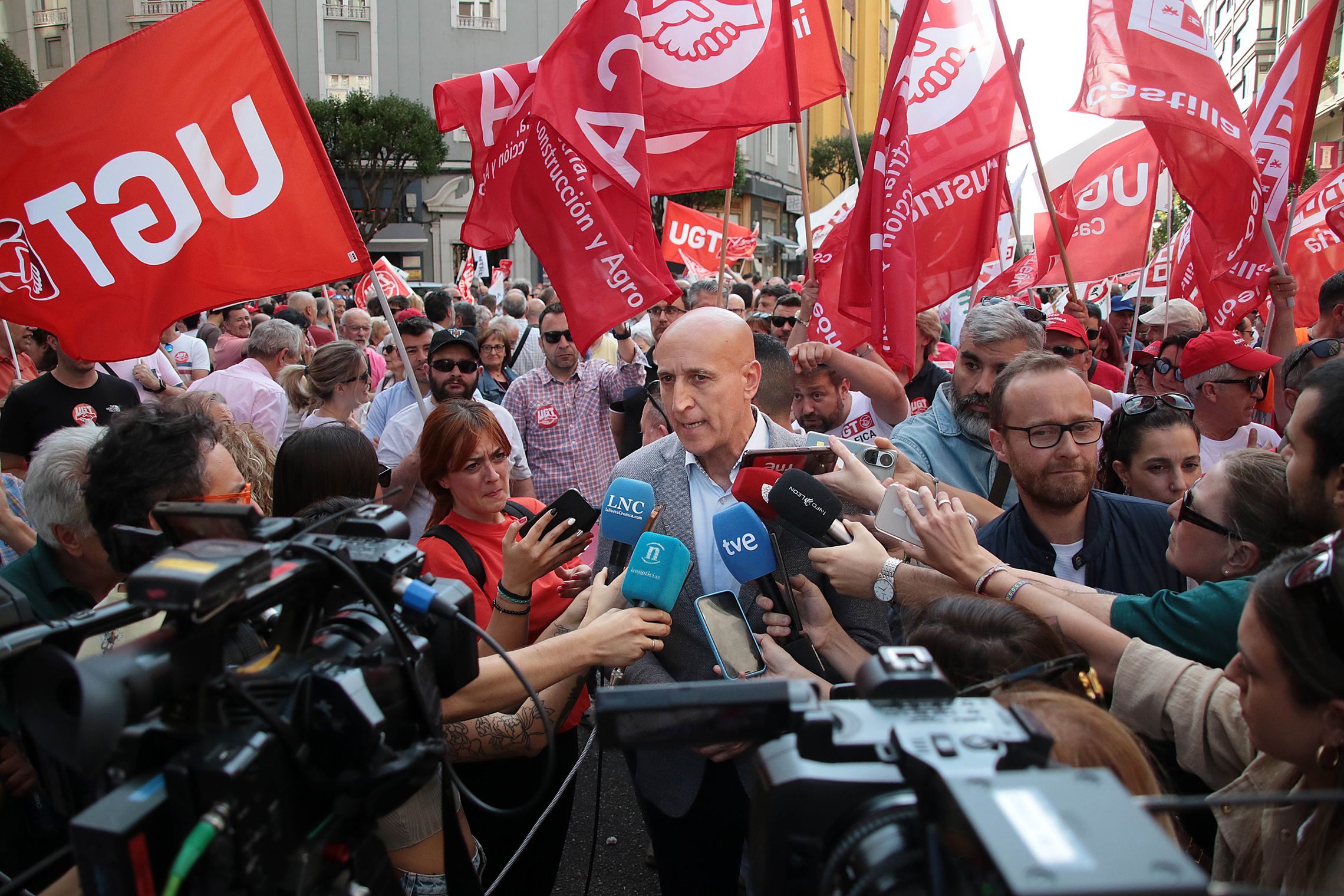 El alcalde de León, José Antonio Diez, en la manifestación contra el cierre de la azucarera de La Bañeza. | PEIO GARCÍA (ICAL)