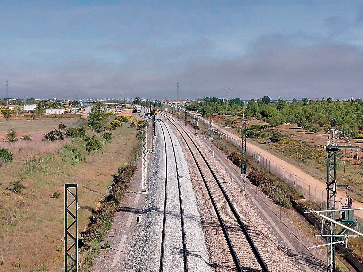 Trabajos que se están llevando a cabo para el despliegue de la segunda vía en la línea del AVE que une Palencia con León. | ADIF
