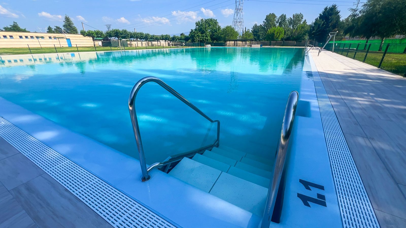 Piscinas de Cacabelos, preparadas para su apertura. | L.N.C. Piscinas de Cacabelos, preparadas para su apertura. | L.N.C.