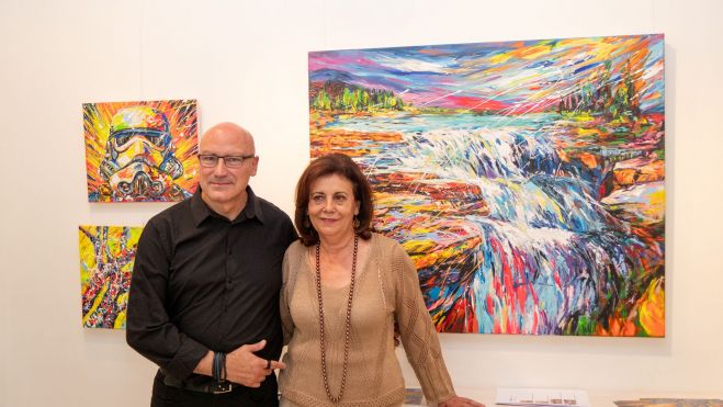 Fincia junto a Gelines, la galerista de Alemi.VICENTE GARCÍA