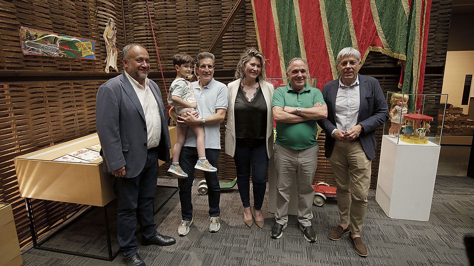 Gerardo Álvarez Courel, Darío Rodríguez, Fernando Bandera, Beatriz de Aro, Lucas Morán y Eduardo Diego este martes en Mansilla. | FERNANDO OTERO