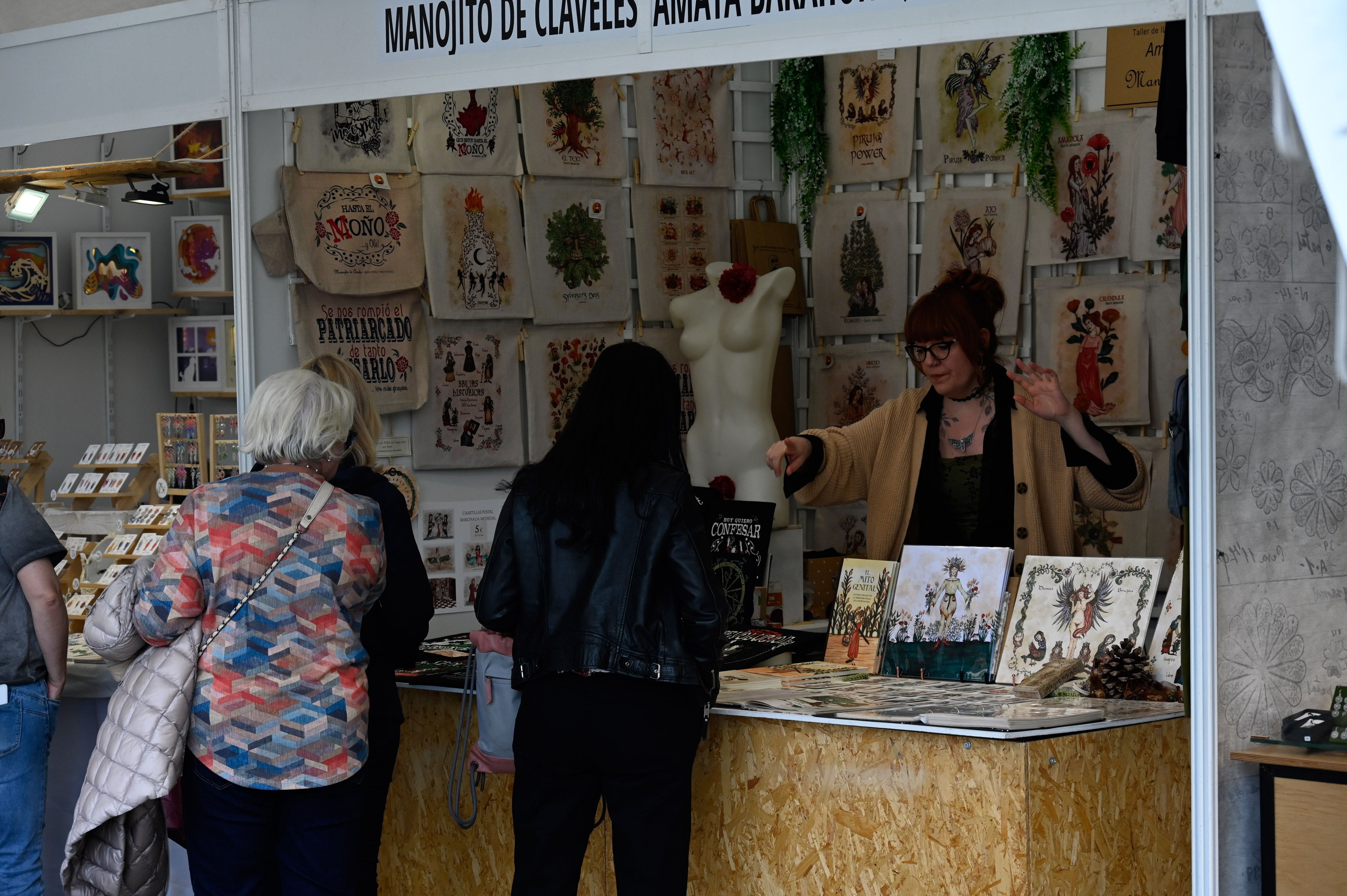 La Feria de Artesanía de León, un ejemplo de comercio sostenible que regresa a la calle Ruiz de Salazar. | MAURICIO PEÑA