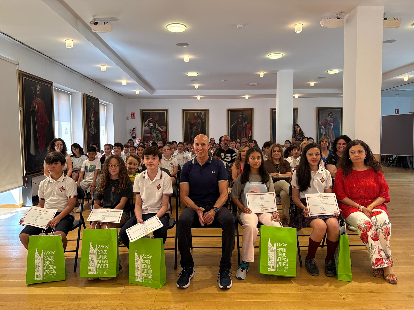 Los galardonados en el X Certamen de Microrrelatos por la Igualdad convocado por el Ayuntamiento de León. | L.N.C.