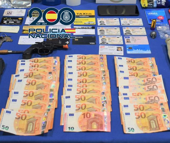 Material intervenido al detenido. | POLICÍA NACIONAL. 