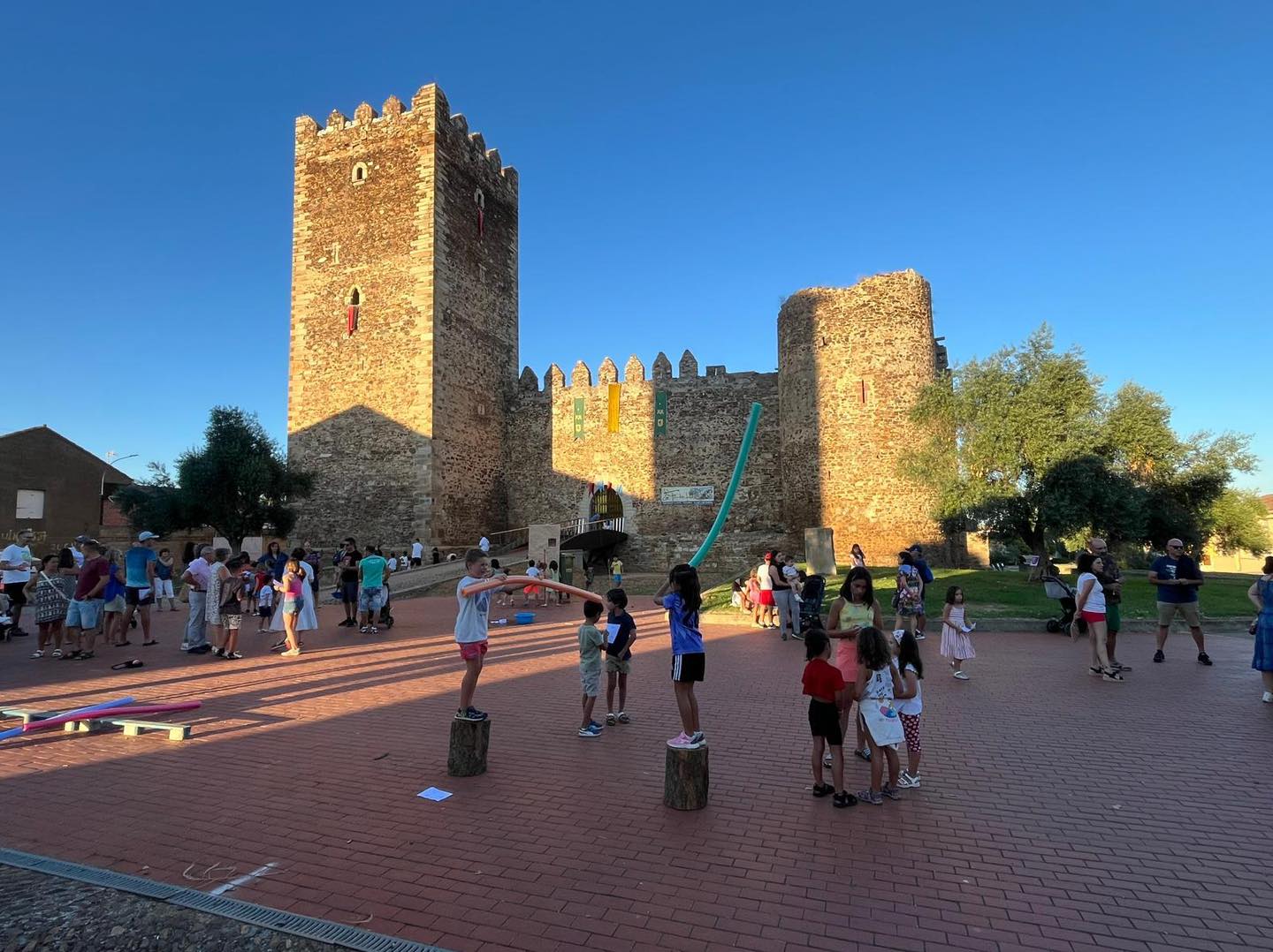 Una actividad infantil durante el verano pasado frente al castillo. | L.N.C.