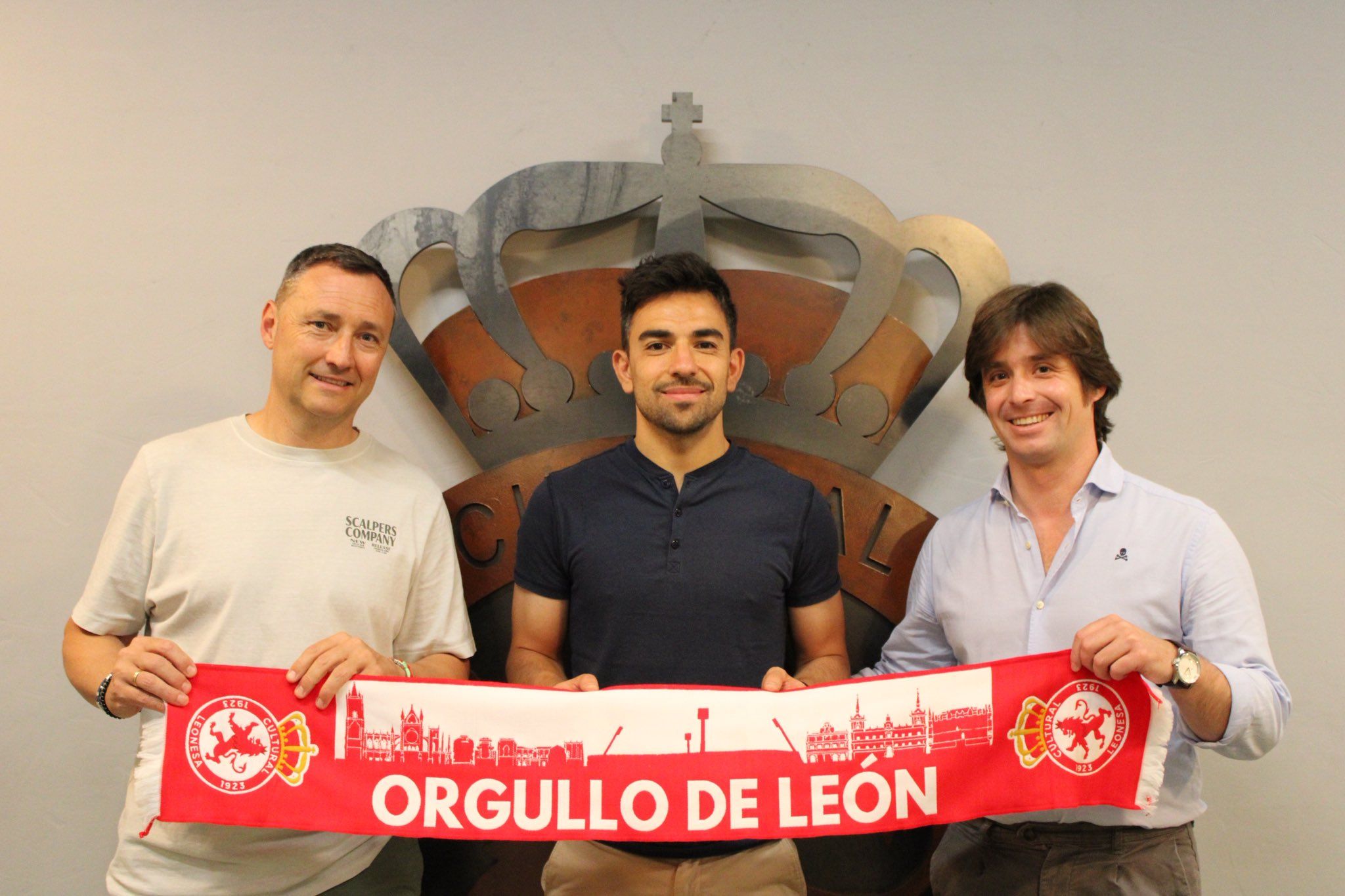 Roberto Lorenzo, junto a Llona y Manzanera, en su presentación con la Cultural. | CYD