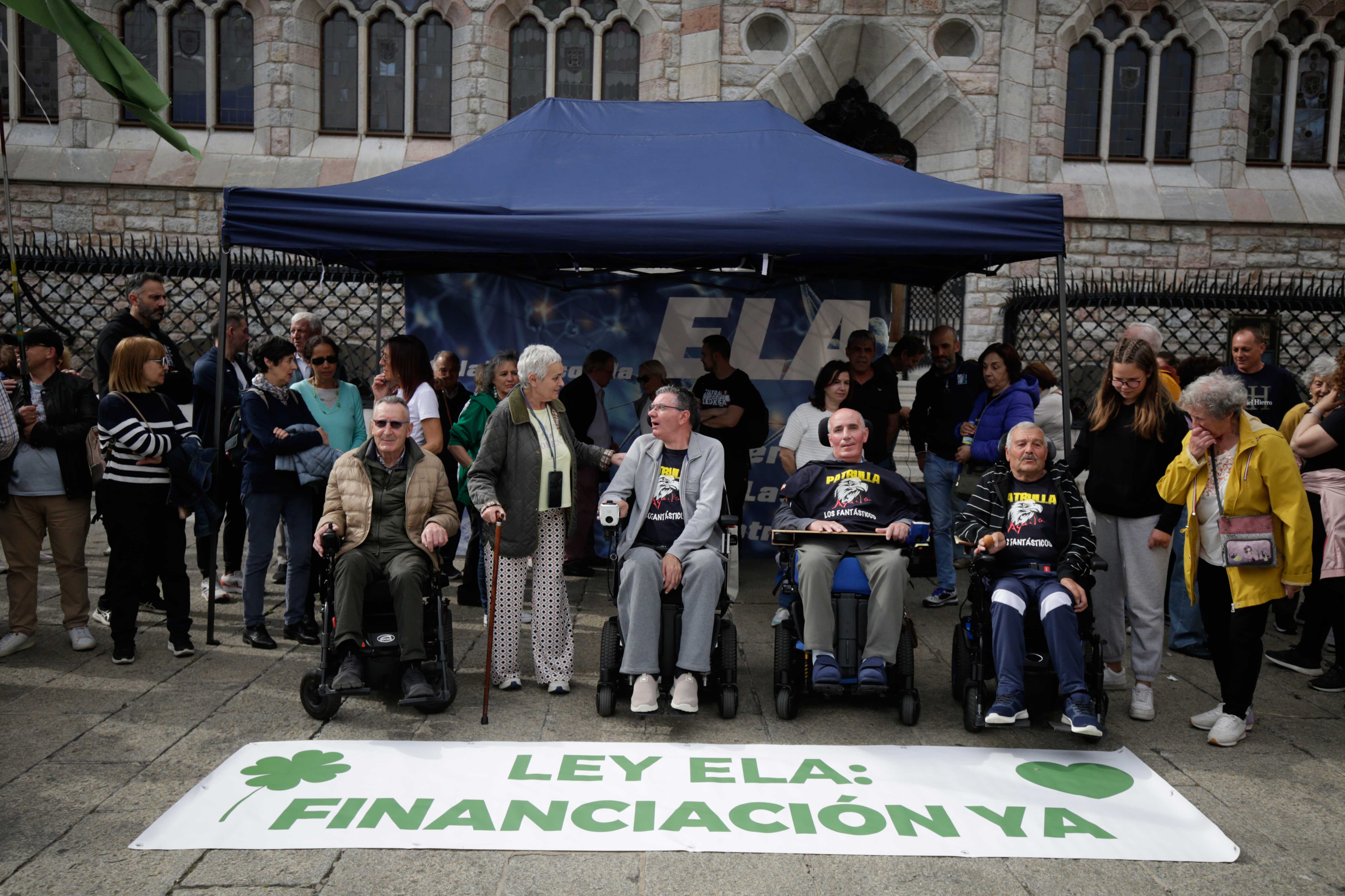 Imagen de una de las protestas que han tenido lugar frente a Casa Botines estos últimos meses. | L.N.C |