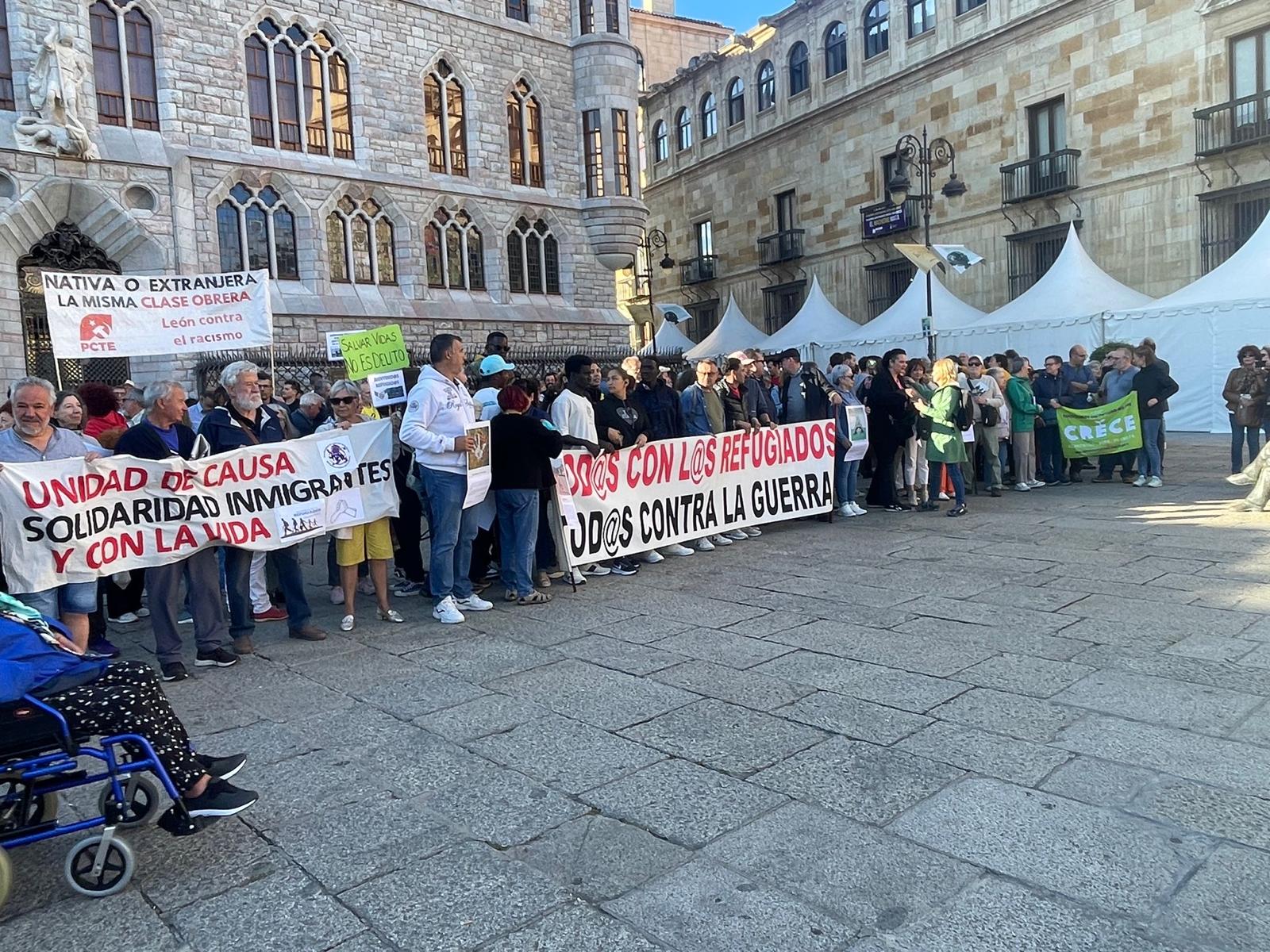 La concentración del año pasado reunió a más de medio millar de personas frente a la Casa Botines | L.N.C.