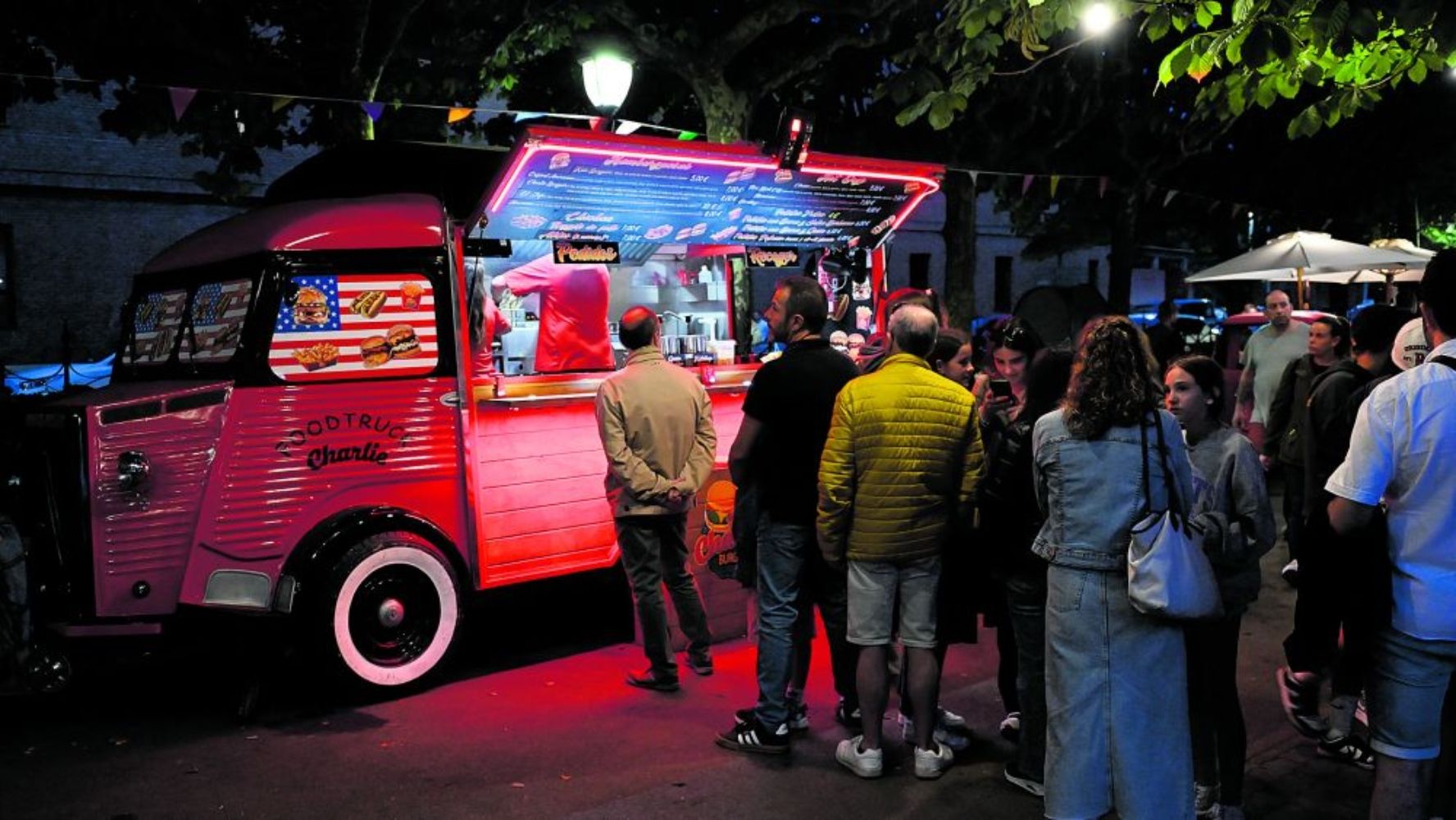 El Jardín de San Francisco, lleno de vida en una pasadas ediciones del ‘Come y Calle’ | SAÚL ARÉN