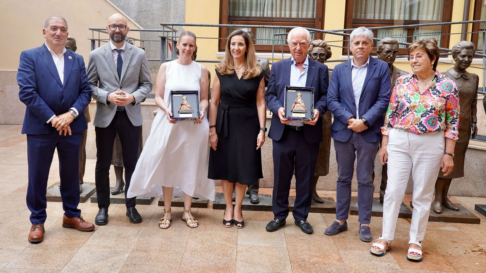 Los participantes en el III Homenaje al Emigrante Leonés. | CAMPILLO (ICAL)