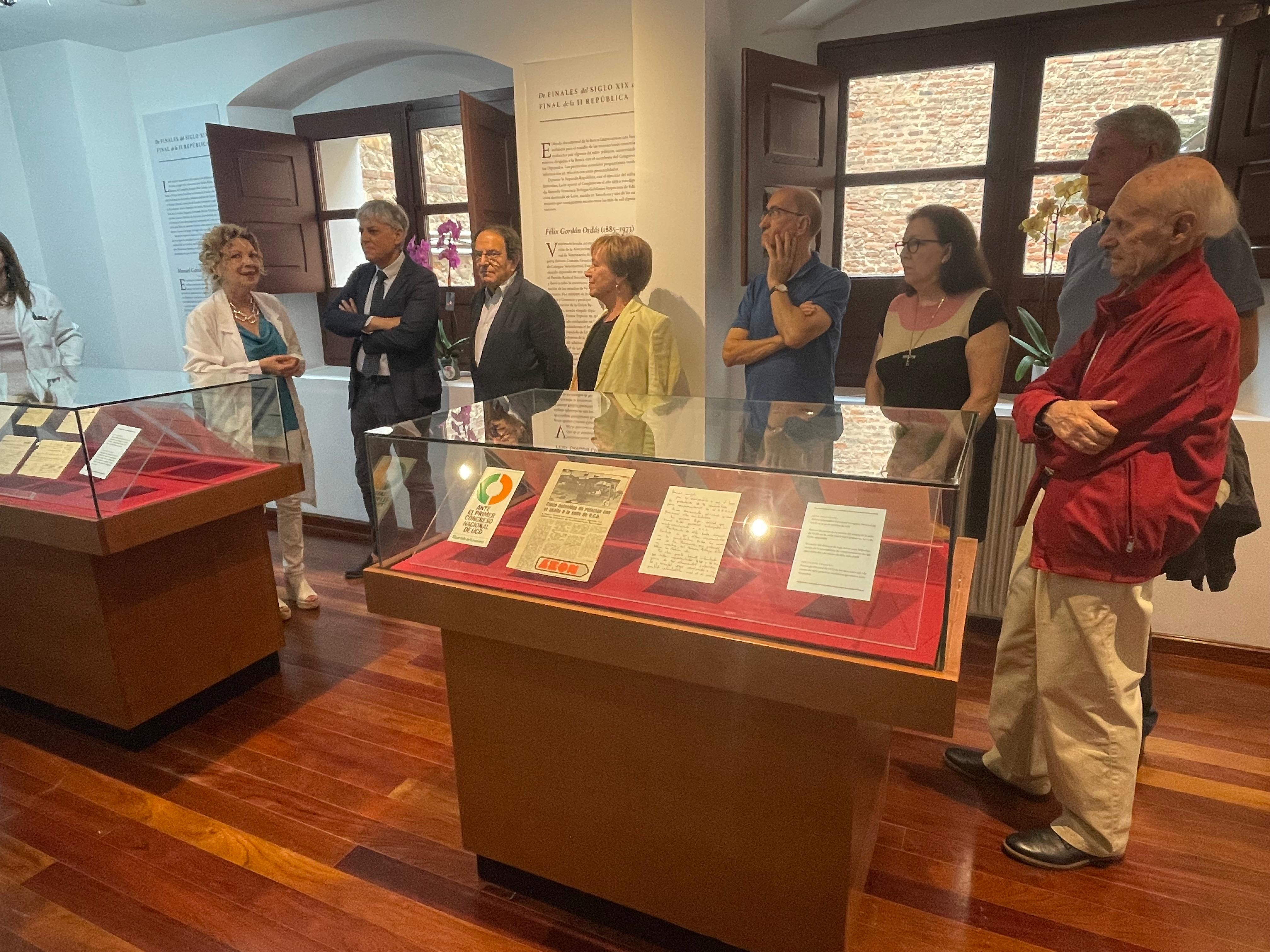 El delegado territorial Eduardo Diego en la inauguración de la muestra. | L.N.C.