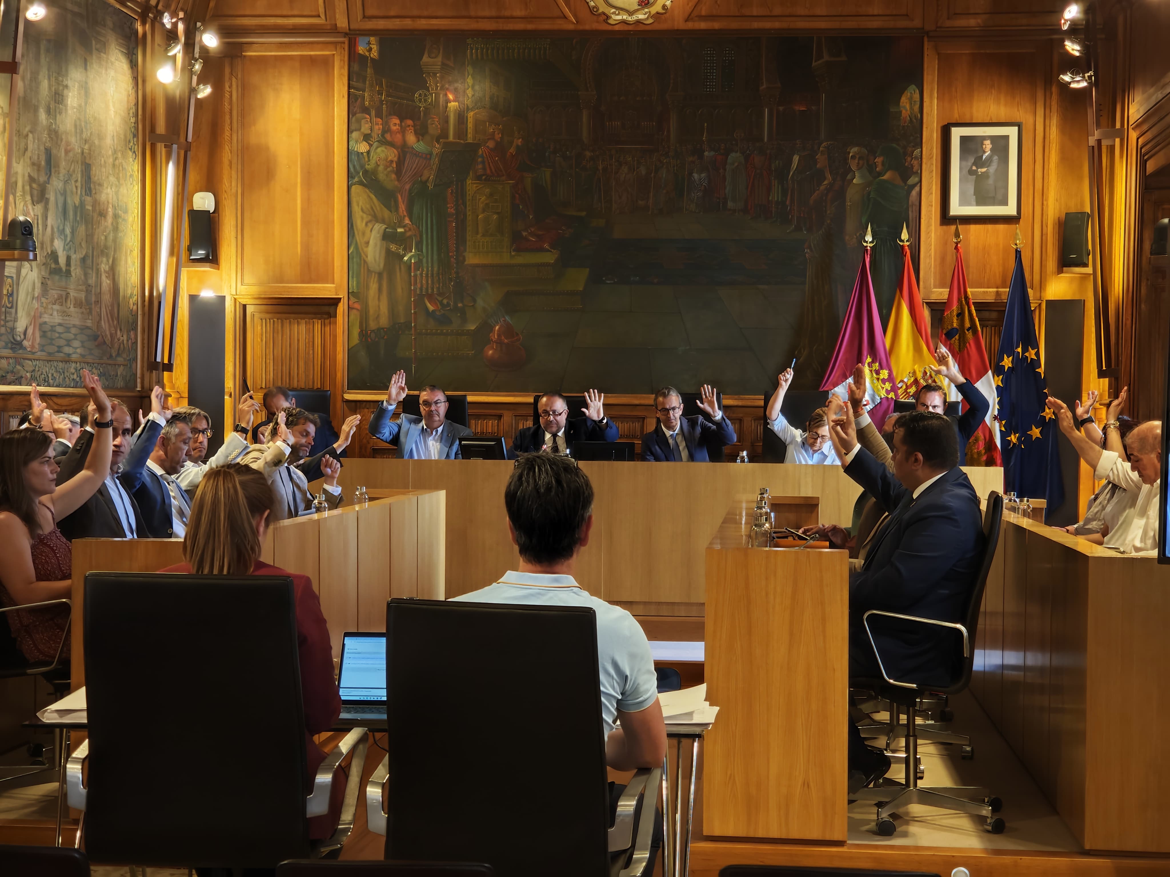 Un instante del pleno celebrado este viernes en la Diputación de León. | L.N.C.