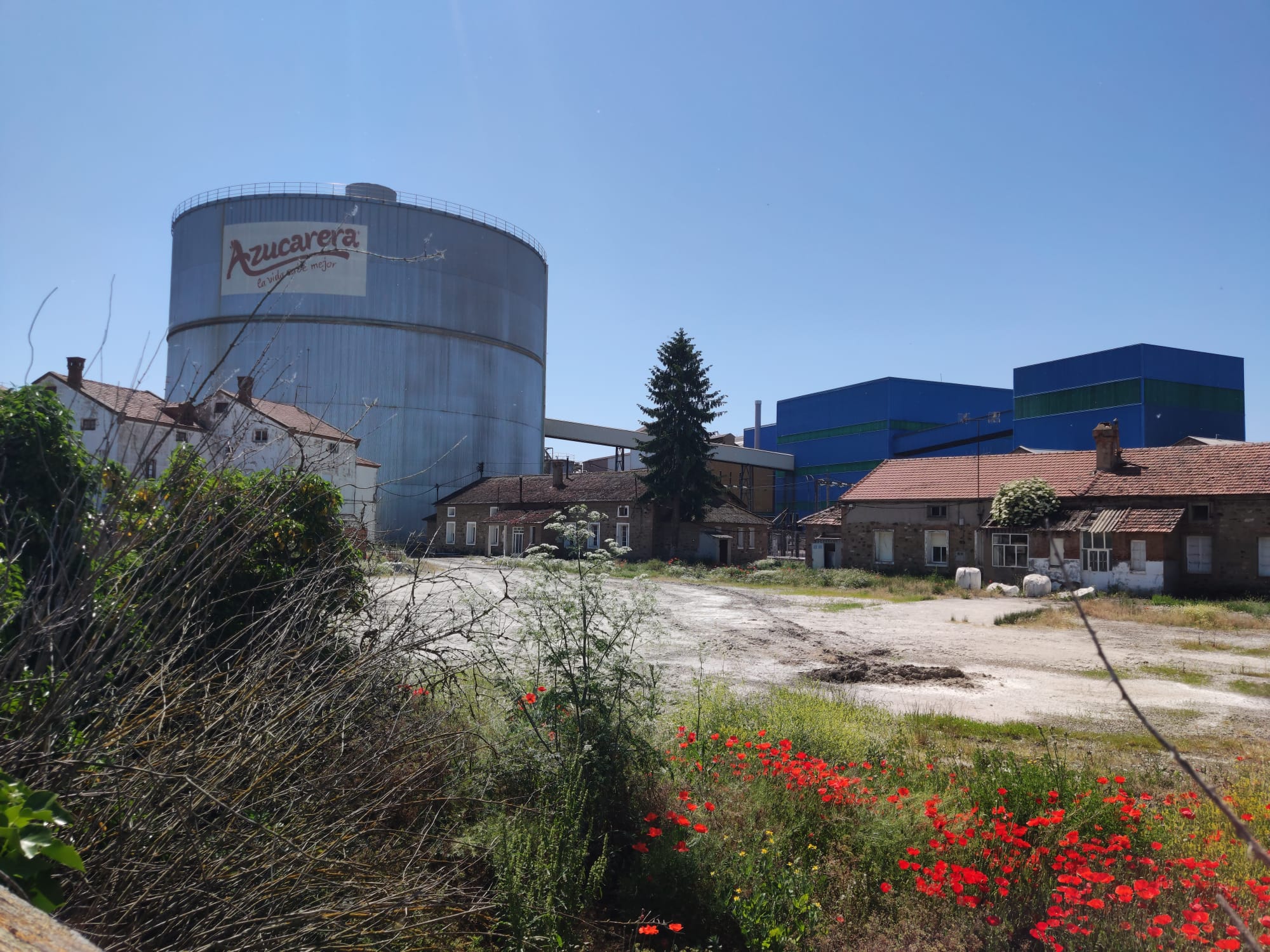 Vista de las instalaciones de la Azucarera de La Bañeza. | A. RODRÍGUEZ