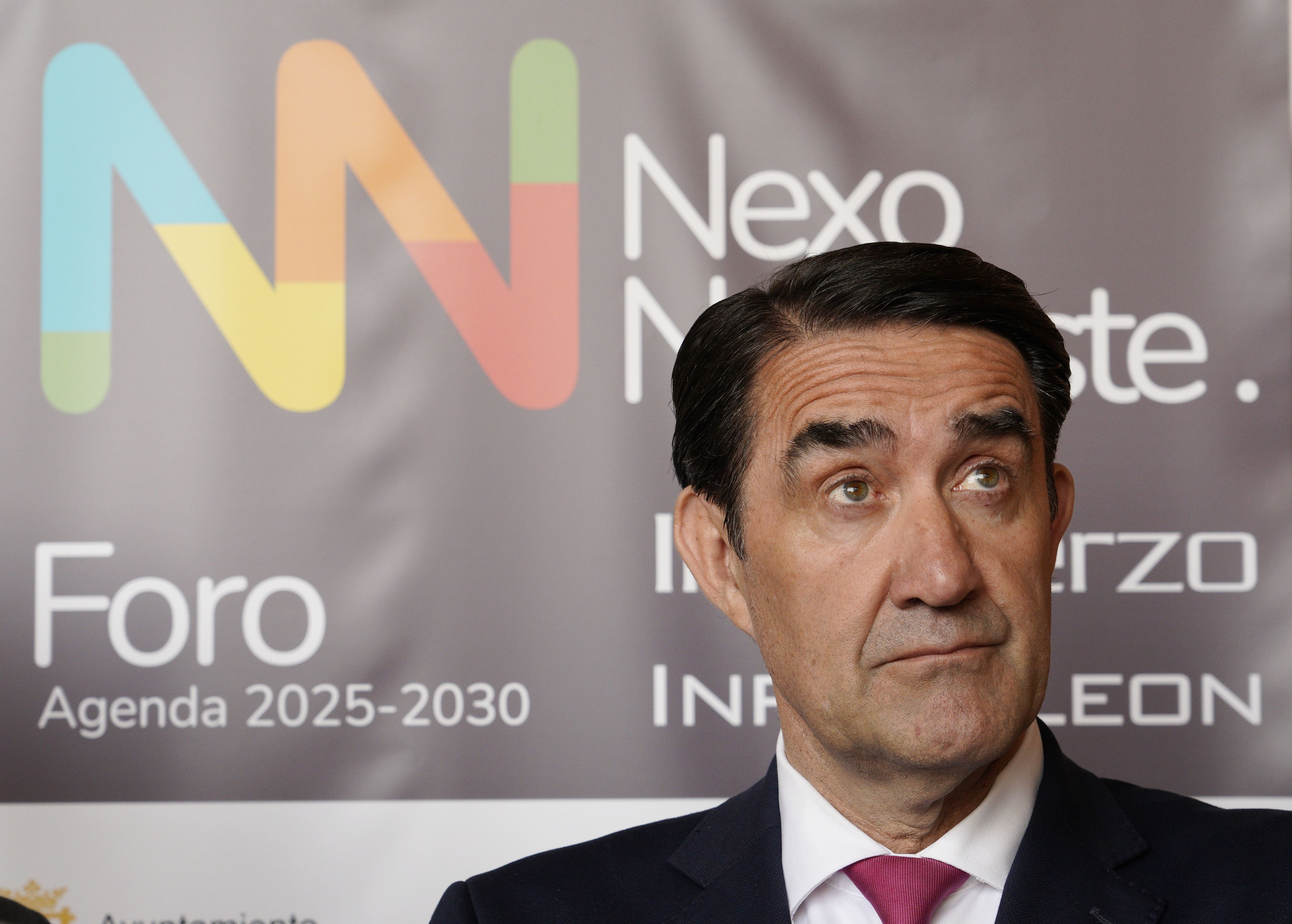 El consejero durante el foro celebrado en el Castillo de Ponferrada. | ICAL