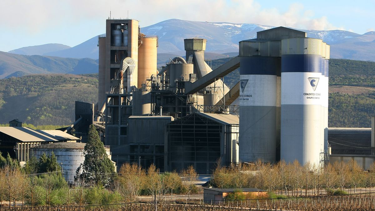 Cementera de Cosmos en Toral de los Vados. | CÉSAR SÁNCHEZ (ICAL)
