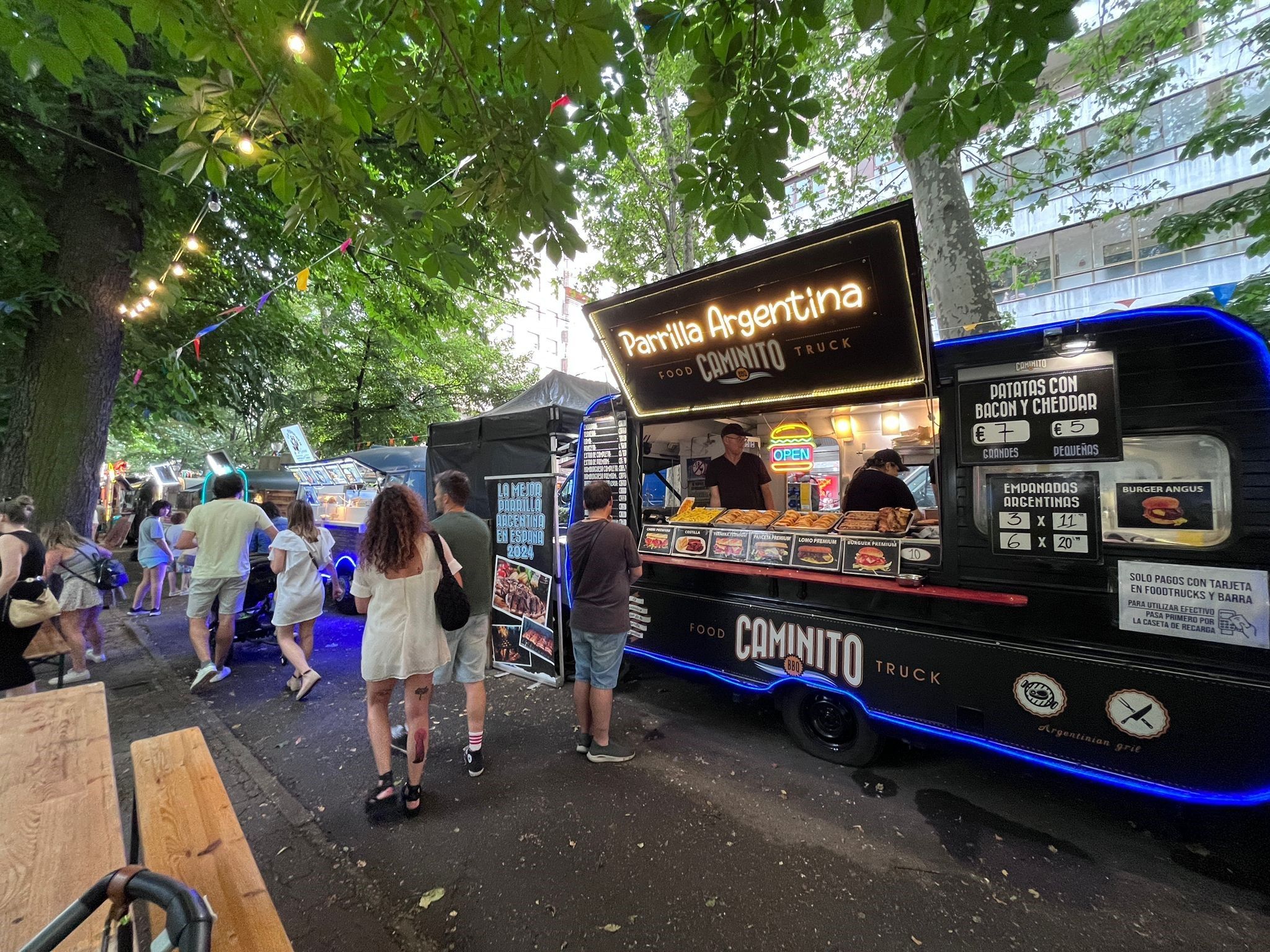 El Come y Calle abrió sus puertas este viernes en el primer día de las fiestas de San Juan y San Pedro. | SAÚL ARÉN
