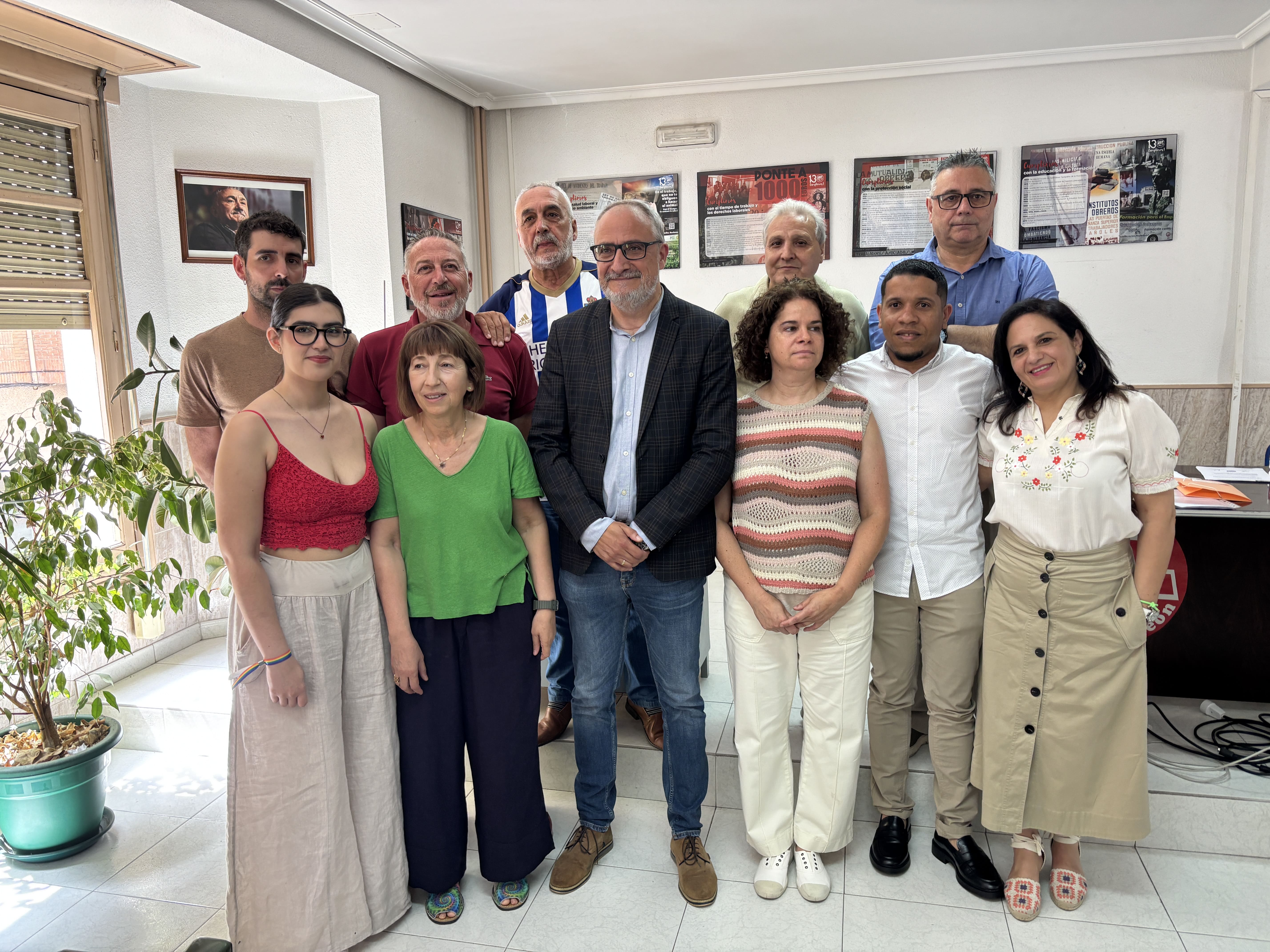 Parte de la nueva Ejecutiva del PSOE de Ponferrada. | JAVIER FERNÁNDEZ