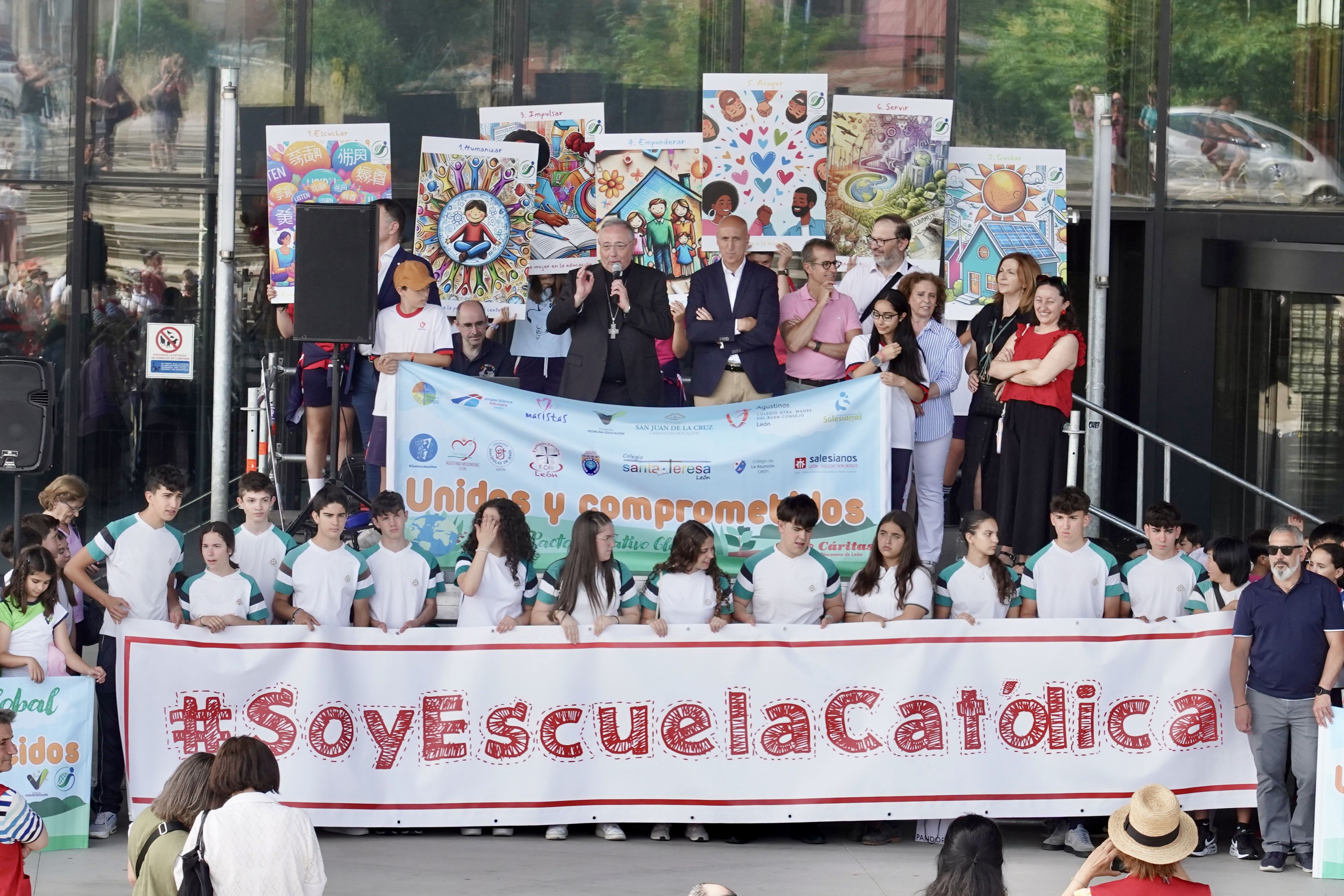 Marcha por el Pacto Educativo Global en León, con más de 3.000 alumnos de colegios católicos. | ICAL Marcha por el Pacto Educativo Global en León, con más de 3.000 alumnos de colegios católicos. | ICAL