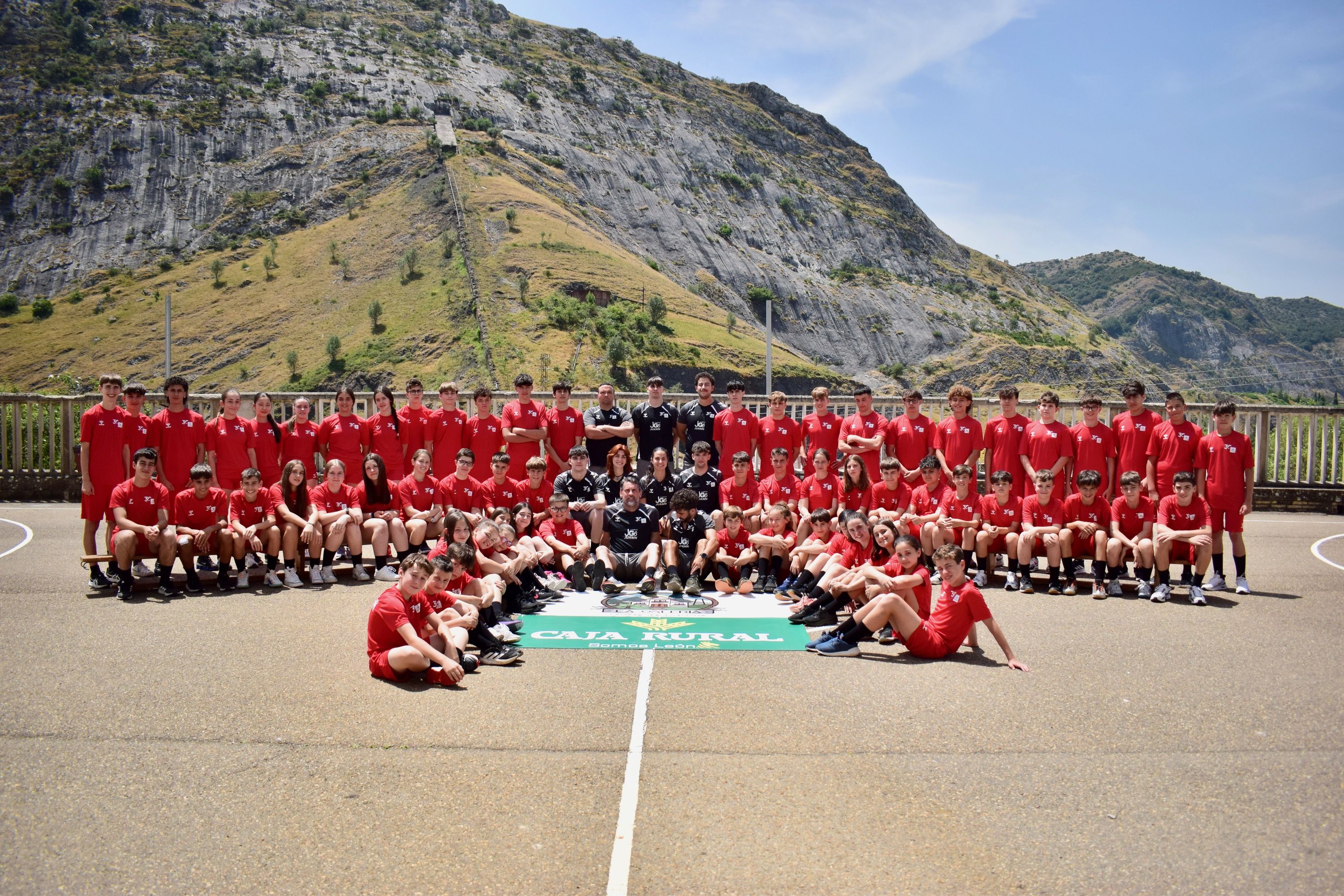 El Campus de Juanín García llega a su VII edición en Santa Lucía de Gordón. LNC El Campus de Juanín García llega a su VII edición en Santa Lucía de Gordón. LNC