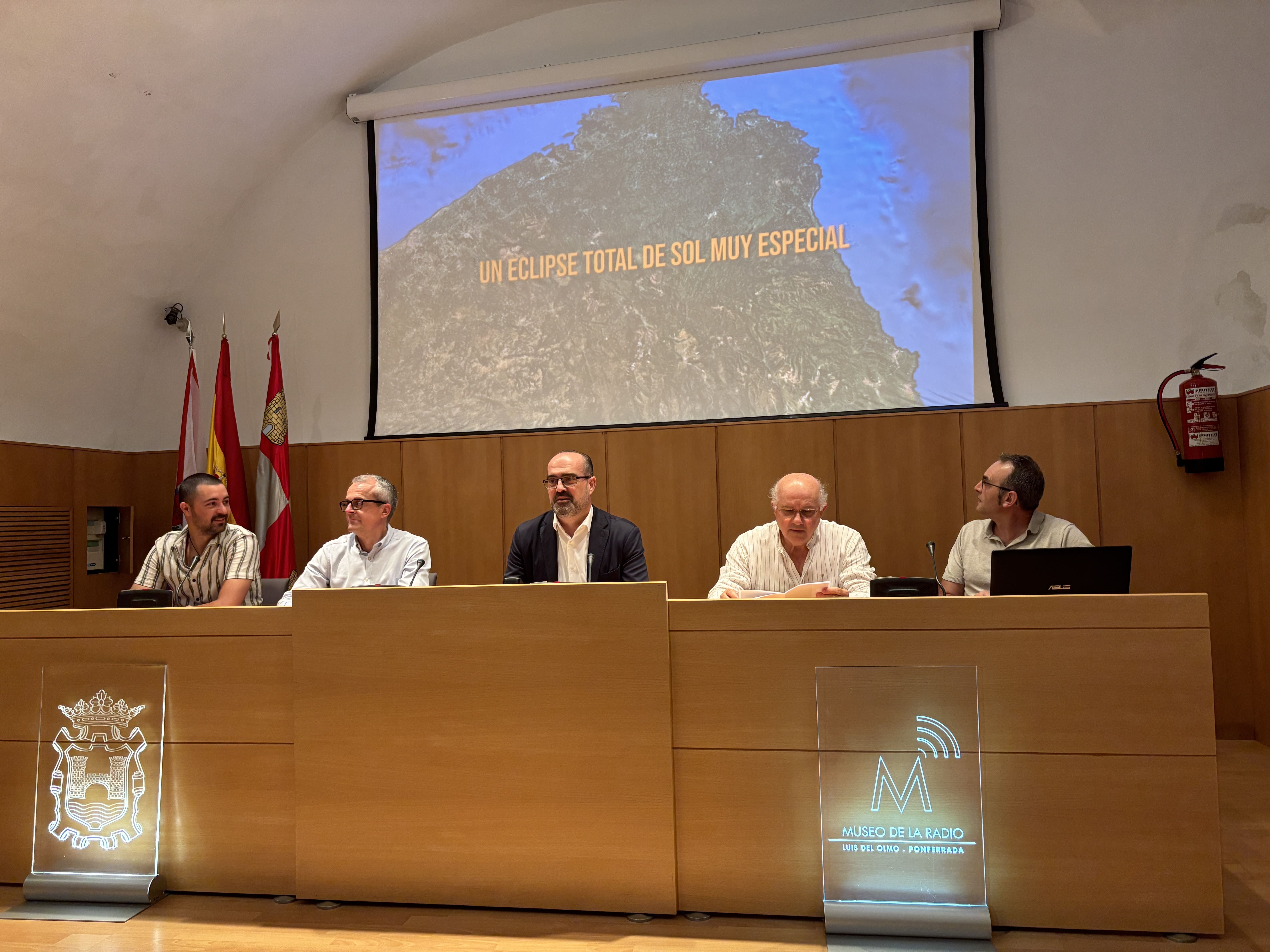 Asociación Astronómica del Bierzo y Ayuntamiento de Ponferrada presentan la actividad. | J.F.