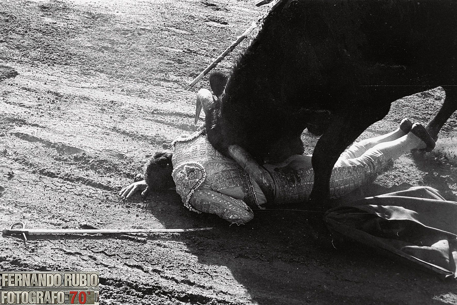Algo que puede ocurrir, la cogida, de Dámaso González. | FERNANDO RUBIO