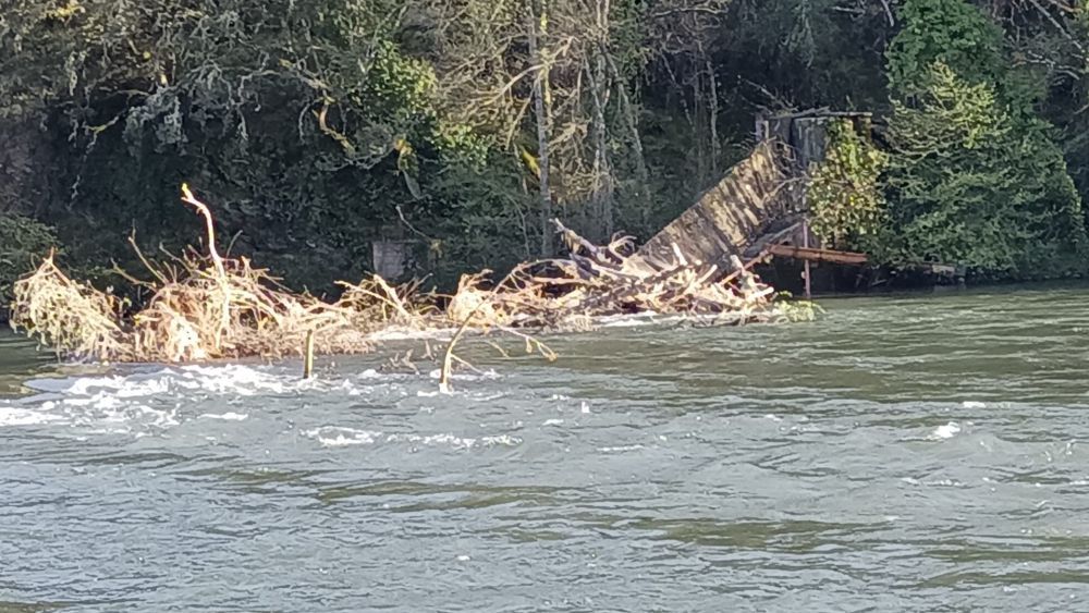 Estado del puente colgante de Valiña.