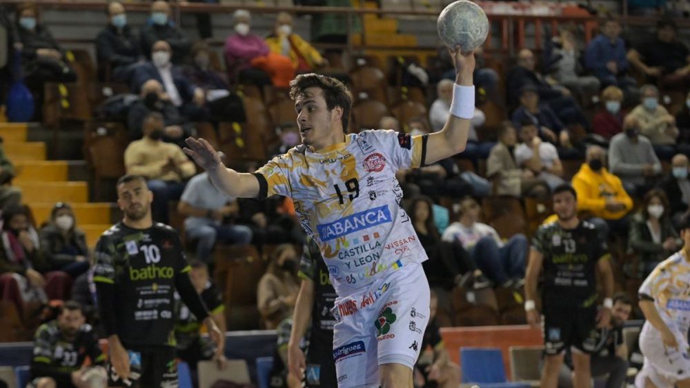 Gonzalo Pérez regresa al Ademar tras tres años lejos de León. MAURICIO PEÑA