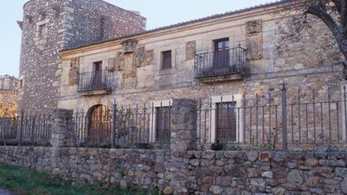 Valdepielago, restos castillo Otero del Cureño. Valdepielago, restos castillo Otero del Cureño.