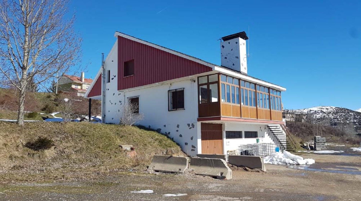 Imagen del edificio que se rehabilitará en Riaño dentro de esta actuación.