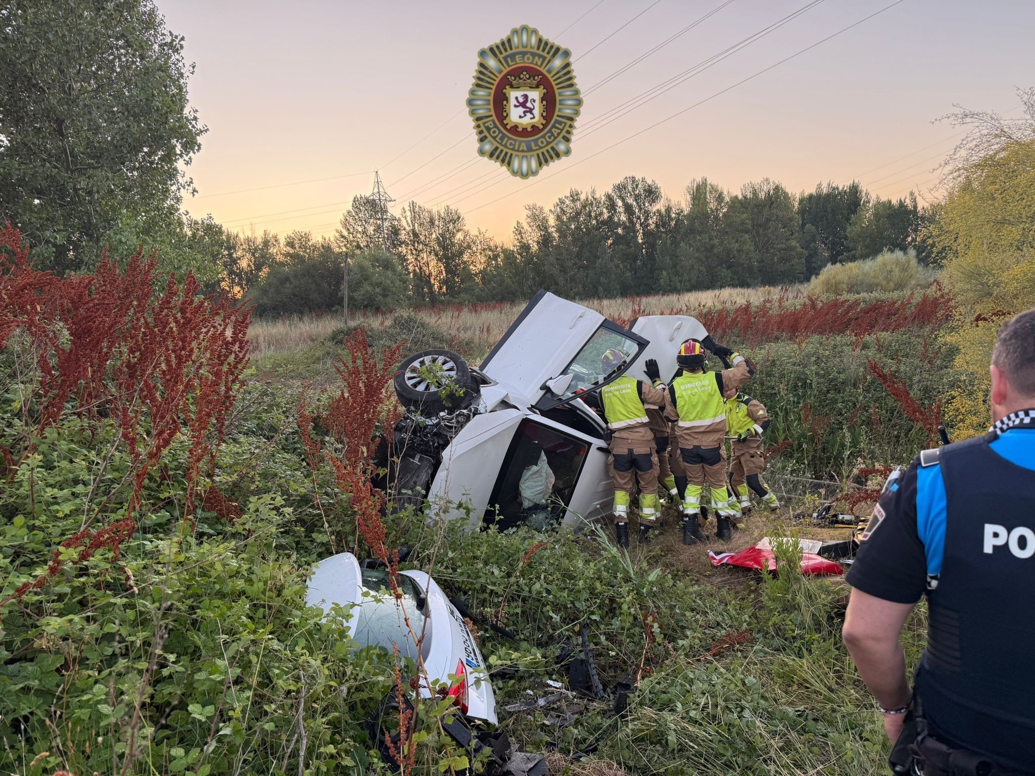 Accidente de tráfico en la entrada sur de León. | POLICÍA LOCAL DEL AYTO. DE LEÓN