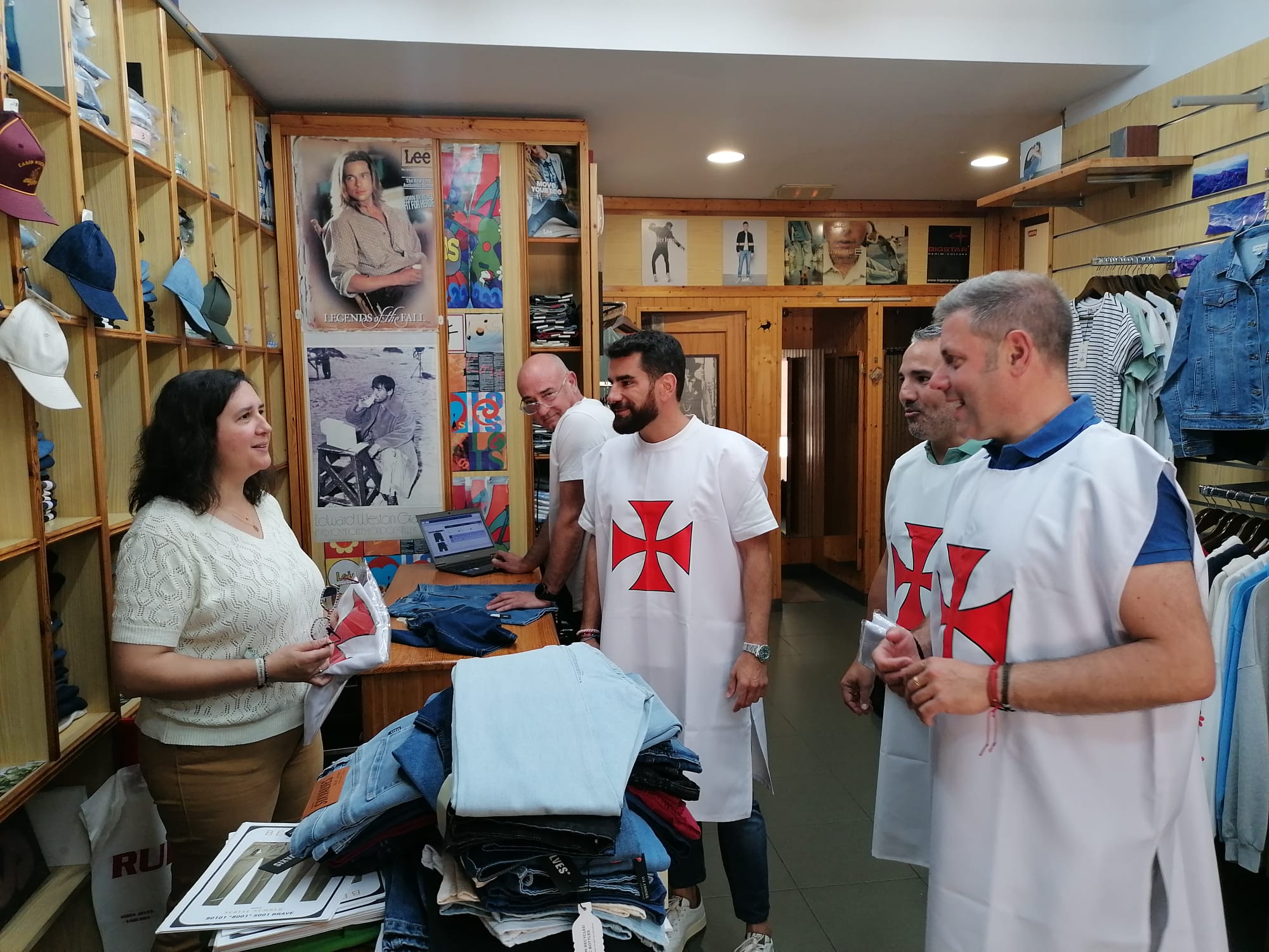 Reparto de las "vestas" entre el comercio local. 