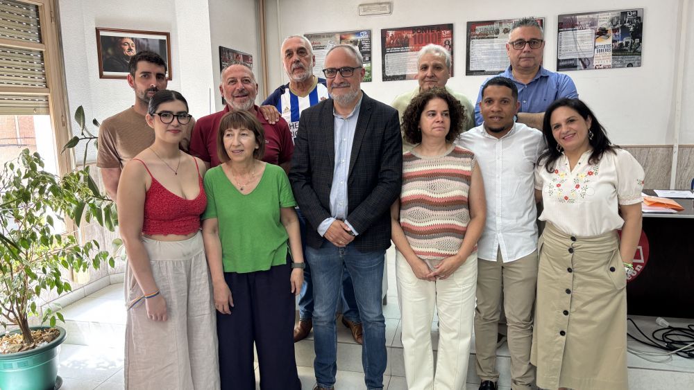 Parte de la nueva Ejecutiva del PSOE de Ponferrada. | JAVIER FERNÁNDEZ