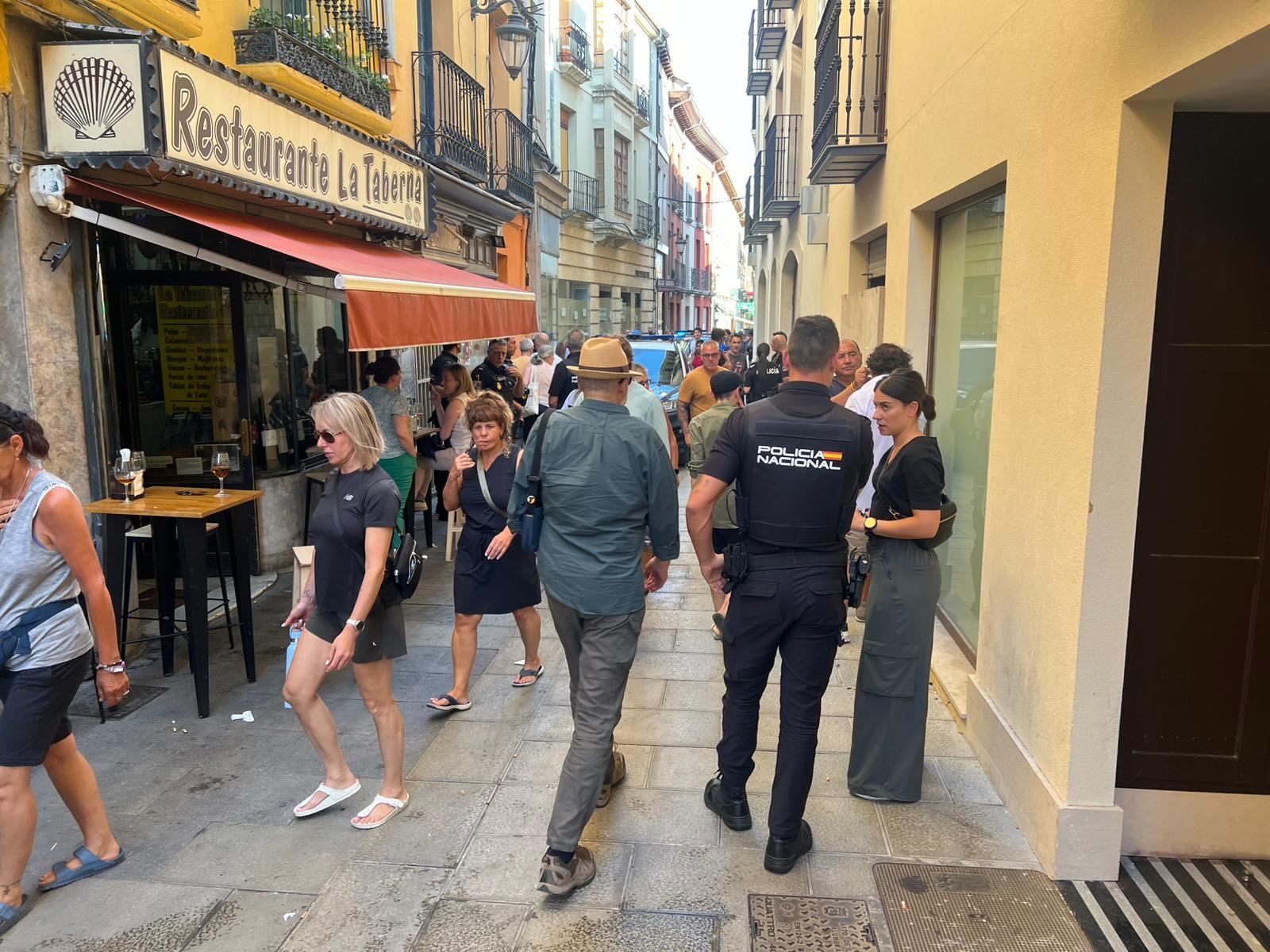 Pelea en un bar de la calle La Rúa de León este viernes. | L.N.C.