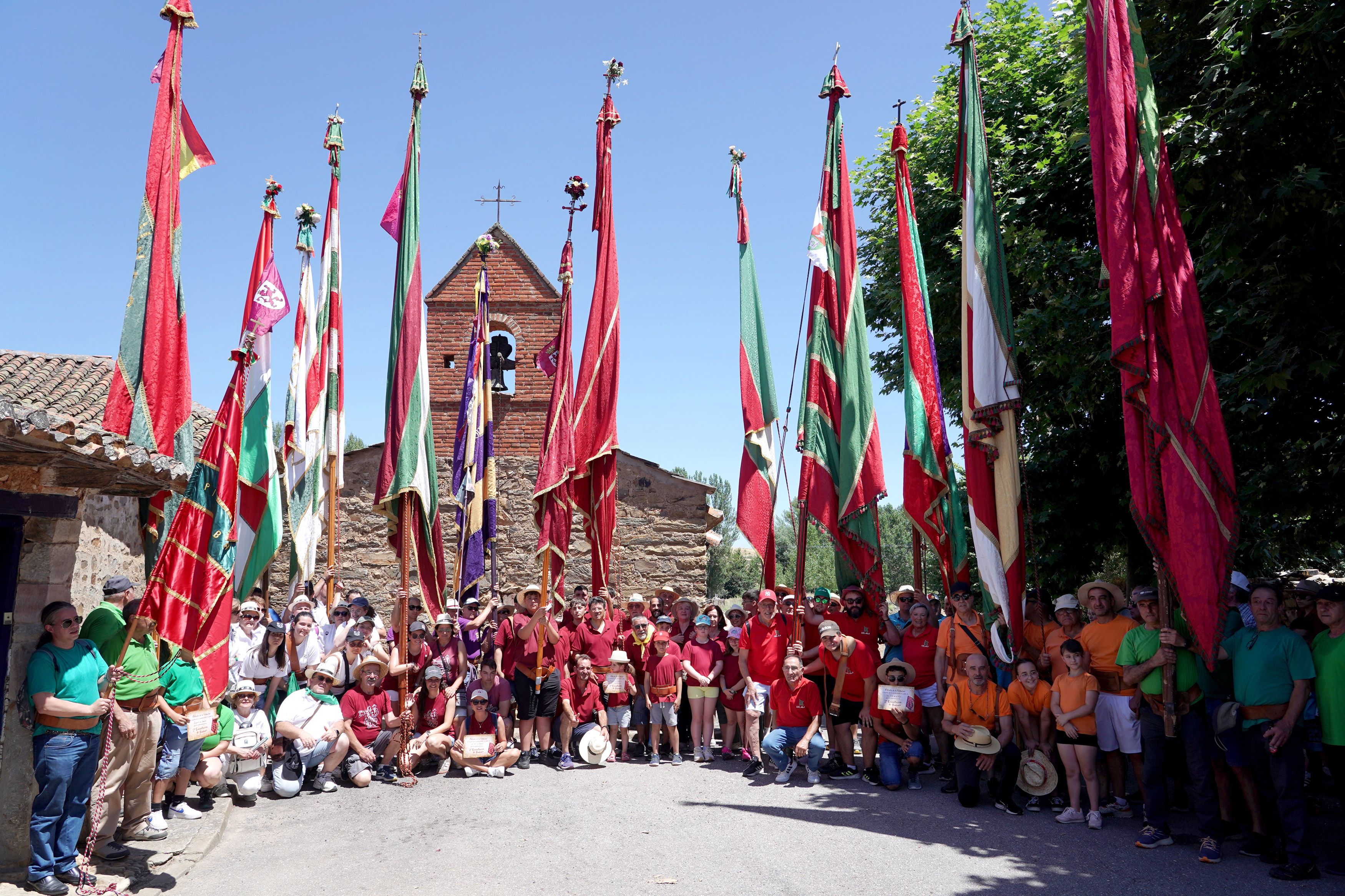 Segunda concentración de pendones de Oteruelo de la Valduerna. | MIRIAM CHACÓN (ICAL) Segunda concentración de pendones de Oteruelo de la Valduerna. | MIRIAM CHACÓN (ICAL)