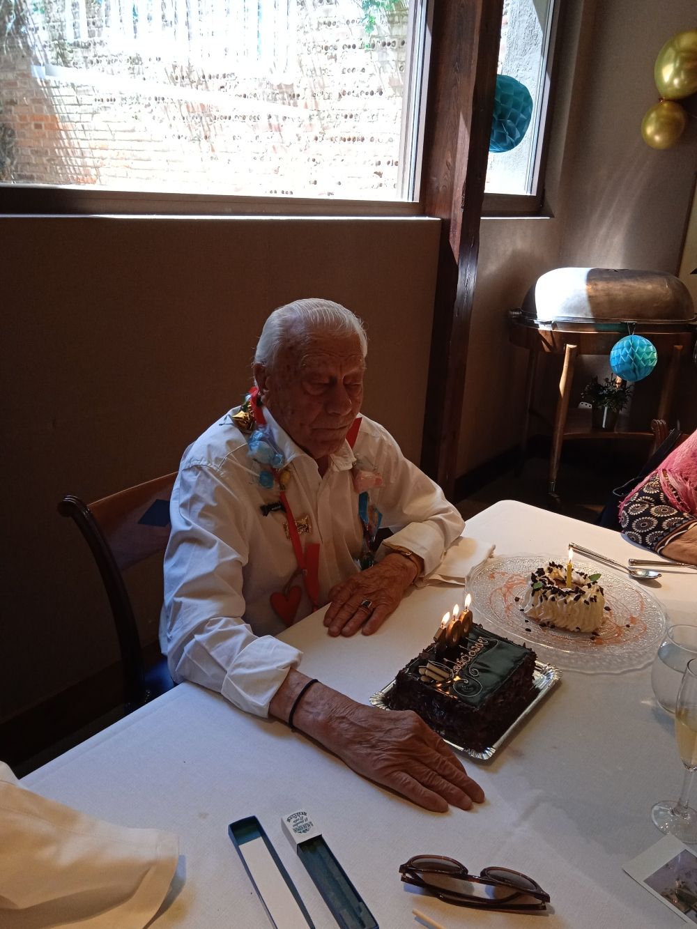 Rafael Sánchez celebra sus 100 años junto a su familia. |L.N.C.